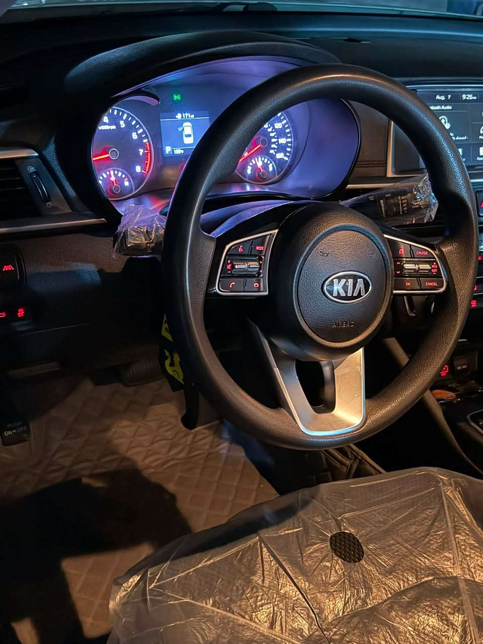 للبيع فقط بدون مراوس كيا أوبتيما 2019نص فول ماشيه 80,000mi
محرك 2400 gdi المرغوب 
حادث سياره بنيد مبدل نفس ألون بلادي 
موصفات 
 شاشه جبيره 
كامره دواره 
رادار امامي 
رادار جانبي 
رادار خلفي 
حساسات إماميه خلفيه 
لايت زنون عالي ناصي 
ويل حجم 16
كروز سرعه 
تثبيت مسار
مانع انزلاق 
ثلاث انظمه قياده ايكو/نورمال /سبورت 
صدر مال سياره بلادي مال شركه ما ملعوب بي 

سعر سياره 148 ورقه وبيه مجال للشراي 

مكان سياره بغداد الاعظميه 

للاستفسار اتصال ***********
