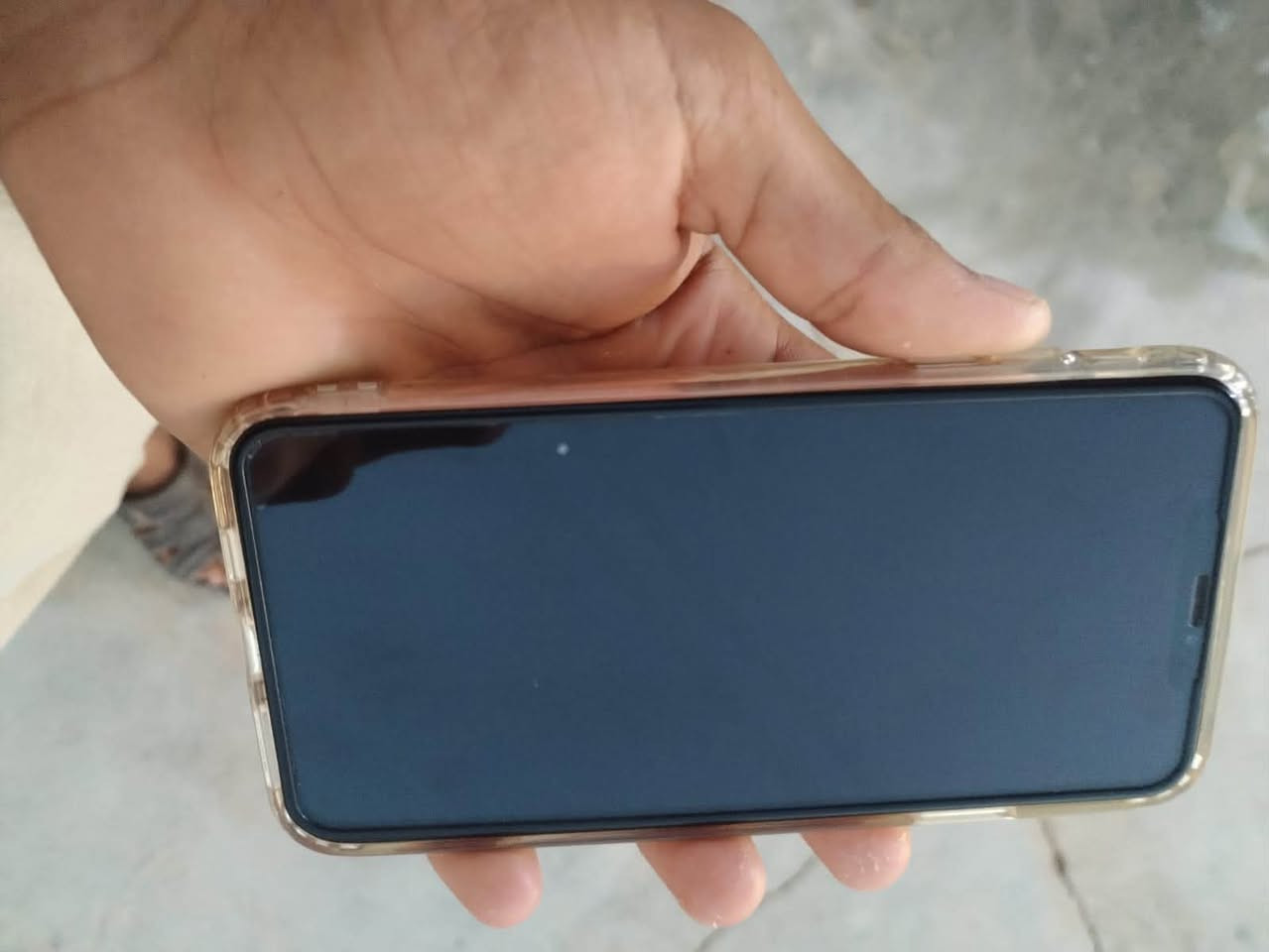 سلام عليكم اكس ماكس للبيع ذاكره 256
مبدل بس بطاريه100 بدلتها على ايدي شرط
شاشه ما مبدل كأمره دمعه شرط تفحصه كدام عينك 
شراي حياك الله الخاص مفتوح وعل رقم موجود ***********الجهاز نضيف حيللل 🫰🏻السعر 300وبيه مجال الامراوس ب11برو ماكس ونتفاهم @إشارة
