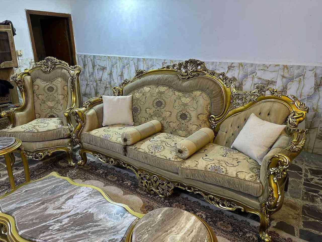 تخم مصري ملكي خشب زان عشر مقاعد مع  طبلات مرمر نظيف جداً السعر مليون و٣٠٠ مكانه المنصور ***********
