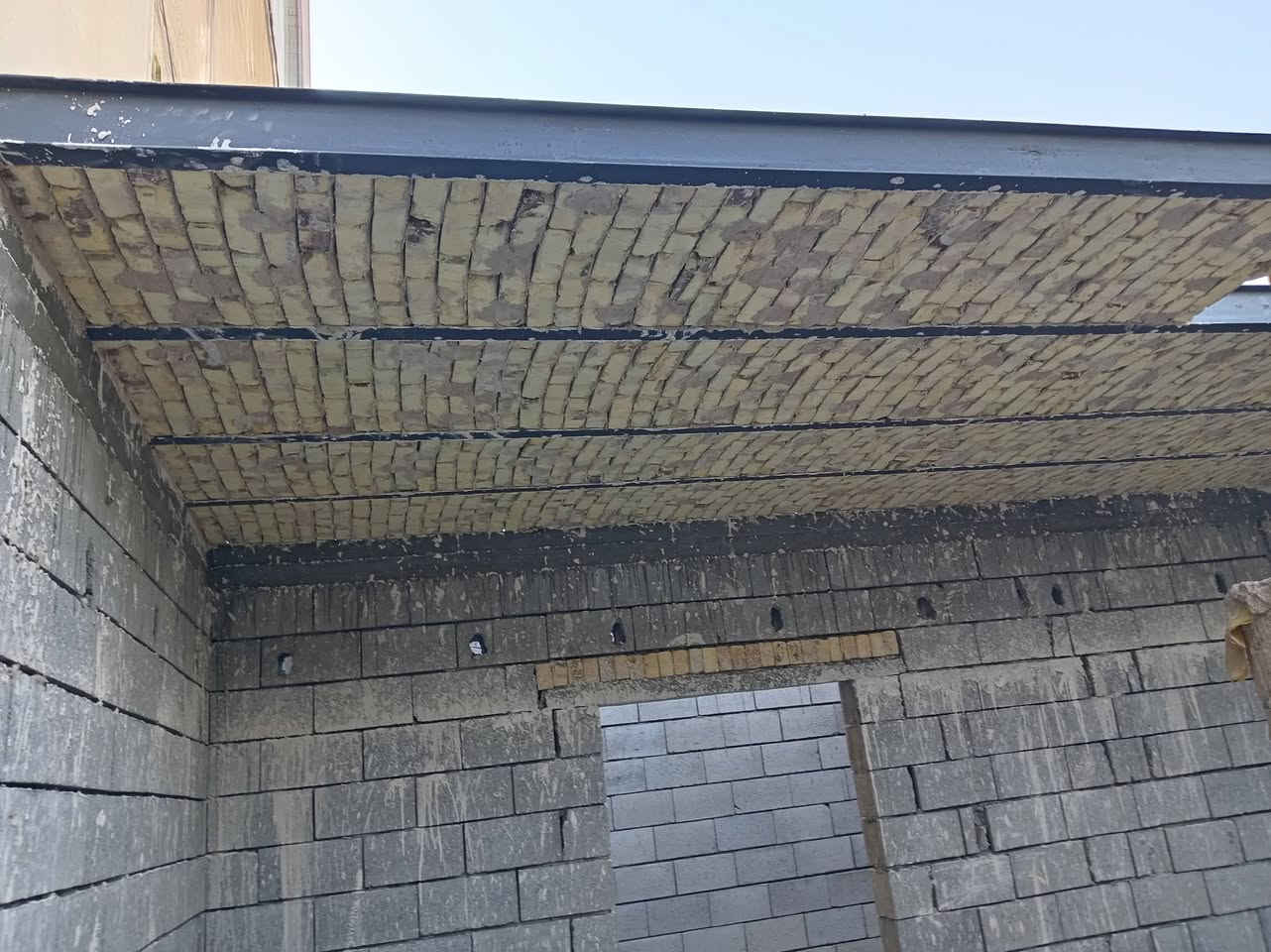السلام عليكم خلفه عكاده فرمستون +  طابوك اخذ قطعي + كرسته وعمل وشغلي درجه اولا ونضيف ويعجبكم رقمي ***********
