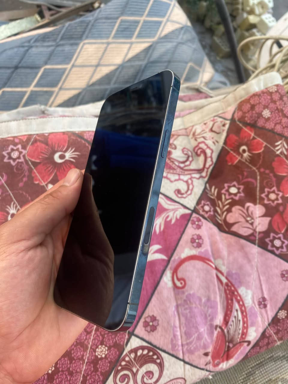 السلام عليكم ١٢ برو ماكس ذتكره ٢٥٦ بطاريه ٧٩ جهاز كما موضه كدامك بل صور نضافته ٨٠٪؜ جهاز ابلاتي يعني ما امبدل بي اي شي مكاني المشتل موجوت اتصال واتساب *********** المو شراي رجائن لا يدخل
