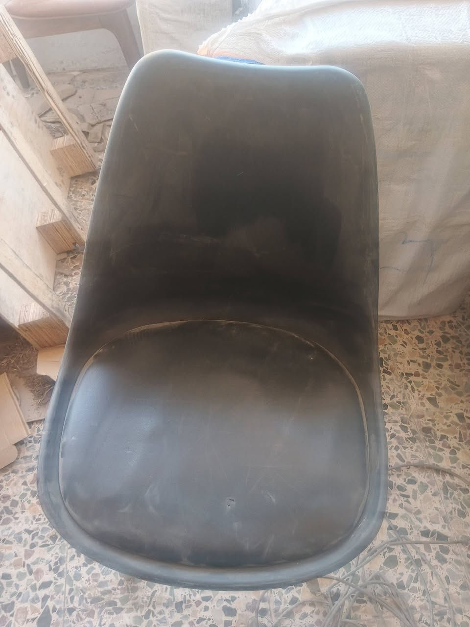 السلام عليكم اخواني الكرام عندي مجموعه كراسي وميوزه بحالة جيدة جدا للبيع تصفيه مطعم واكو بيهم ضرر كلشي بسعره ابيعهن شلع شي على شي مكاني بغداد العلاوي شارع 6 الاستفسار ***********
