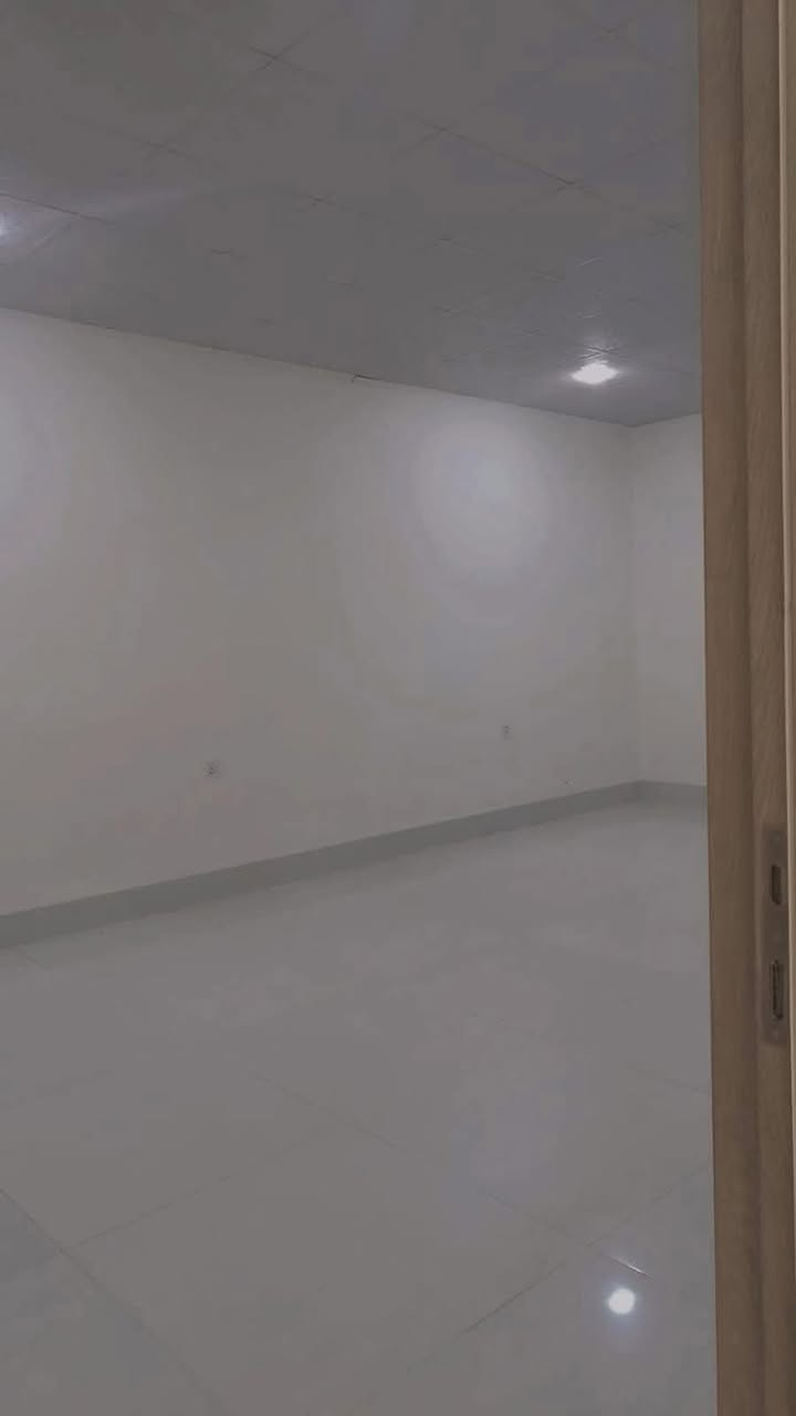 📍 الموقع: رابرين – قريب على سكلة خورشيد

🏡 بيت للبيع

📐 المساحة: 125 متر
📄 زراعي – سند 25

🧱 بناء جديد، عمره أقل من سنة

🔹 غرفة كبيرة في الطابق الأرضي
🔹 غرفة كبيرة في الطابق العلوي
🔹 استقبال
🔹 صالة كبيرة جداً (6×6)
🔹 مطبخ
🔹 نظام دكت
🔹 سقوف مغربي حديثة

🎁 الملحقات المشمولة مع البيت:
✔️ كاونتر صاج

💰 السعر: 60 مليون دينار
📌 بيه مجال قليل بالسعر

📞 للاستفسار: ***********
