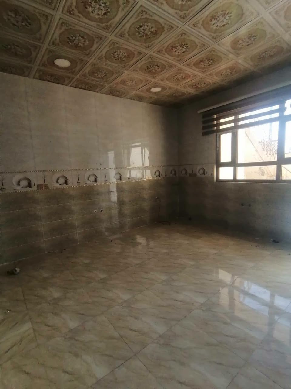 للإيجار
دار للايجار مساحه ١٠٠م طابق ونص مستقل
الإيجار المطلوب ٣٥٠
ماء كهرباء على صاحب البيت
مطلوب عائله صغيره 
بيت جديد
موقع الدار
كركوك حي الحسابات خلف حلويات بتام
يحتوي على استقبال مطبخ وهول مشترك غرفة نوم صحيات داخليه وخارجيه كراج درج خارجي
طالثاني غرفة نوم
الاستفسار مكتب السيد البياتي للعقار
مبايل (*********** او ***********)
عنوان المكتب
كركوك القادسيه الثانيه
 شارع المرور القديم
مقابل ثانوية المستقبل الاهليه
 مجاور صيدلية مركز الدواء
نستقبل كافة العروض وعرضها في كركوك الطابو الزراعي التجاري السكني
