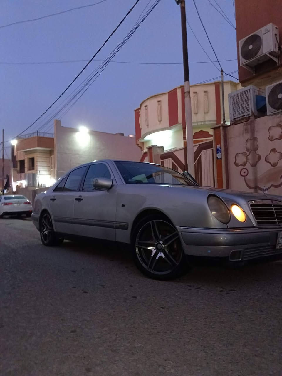 للبيع: مرسيدس بنز (أم عيون) موديل 1999
المواصفات:
​الفئة / الحجم: E320 (محرك V6)
​النظافة: فول مواصفات
​الكشنات: جلد كهربائي
​التكييف: تبريد فول (ثلج)
​السقف: سلايت (فتحة سقف)
​البردة الخلفية: كهربائية
​أنظمة الأمان: رادار ومواصفات أمان إضافية
عنوان/ نينوى 
الرقم /***********
