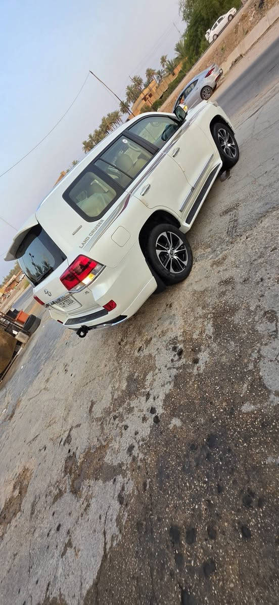 مكفوله من الصبغ
فقط بارد بالجاملغ الامامي مع شكم نقطه حالوب ممبينه نهائيا بس بالسونار اتبين وموواضحه 
٦ سلندر رقم بغداد بسمي  
ماشيه ١٣٨ 
السياره جاهزه 
السعر ٤٤٠ وبيهه مجال بسيط 
للاستفسار ***********
السياره فول مواصفات 
مكان السياره كربلاء الحسينيه

