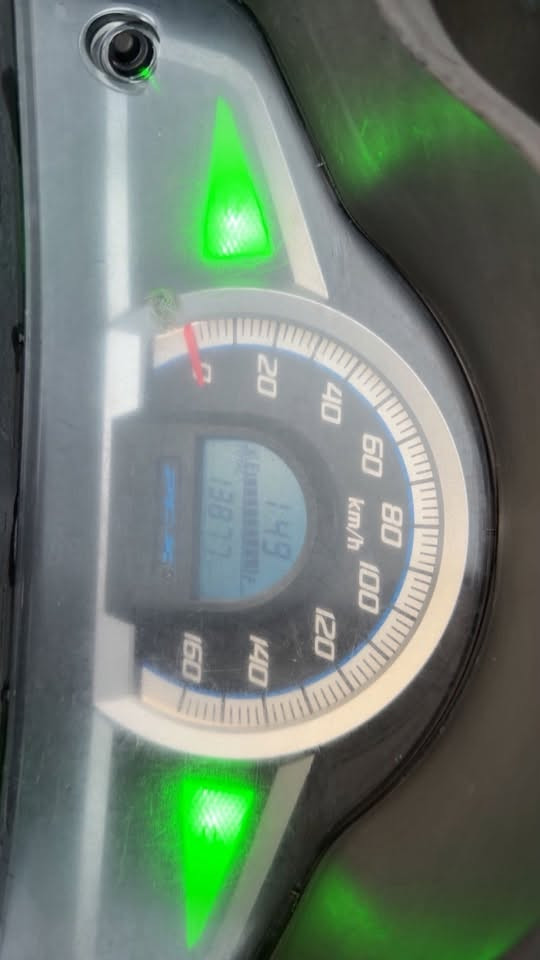 السلام عليكم

للبيع pcx جيل الثاني

بحالة الوكالة شرط  

حجم المحرك 150

عداد مسافة 13 الف 

تدفئه بليدات 

تايرات اصلي مالته 

الدراجة كفالة عامه من كلشي 

كفالة ع وضع معرض تجي وتشوف بنفسك ماخذه صار 3 اشهر 

رقمي ***********
