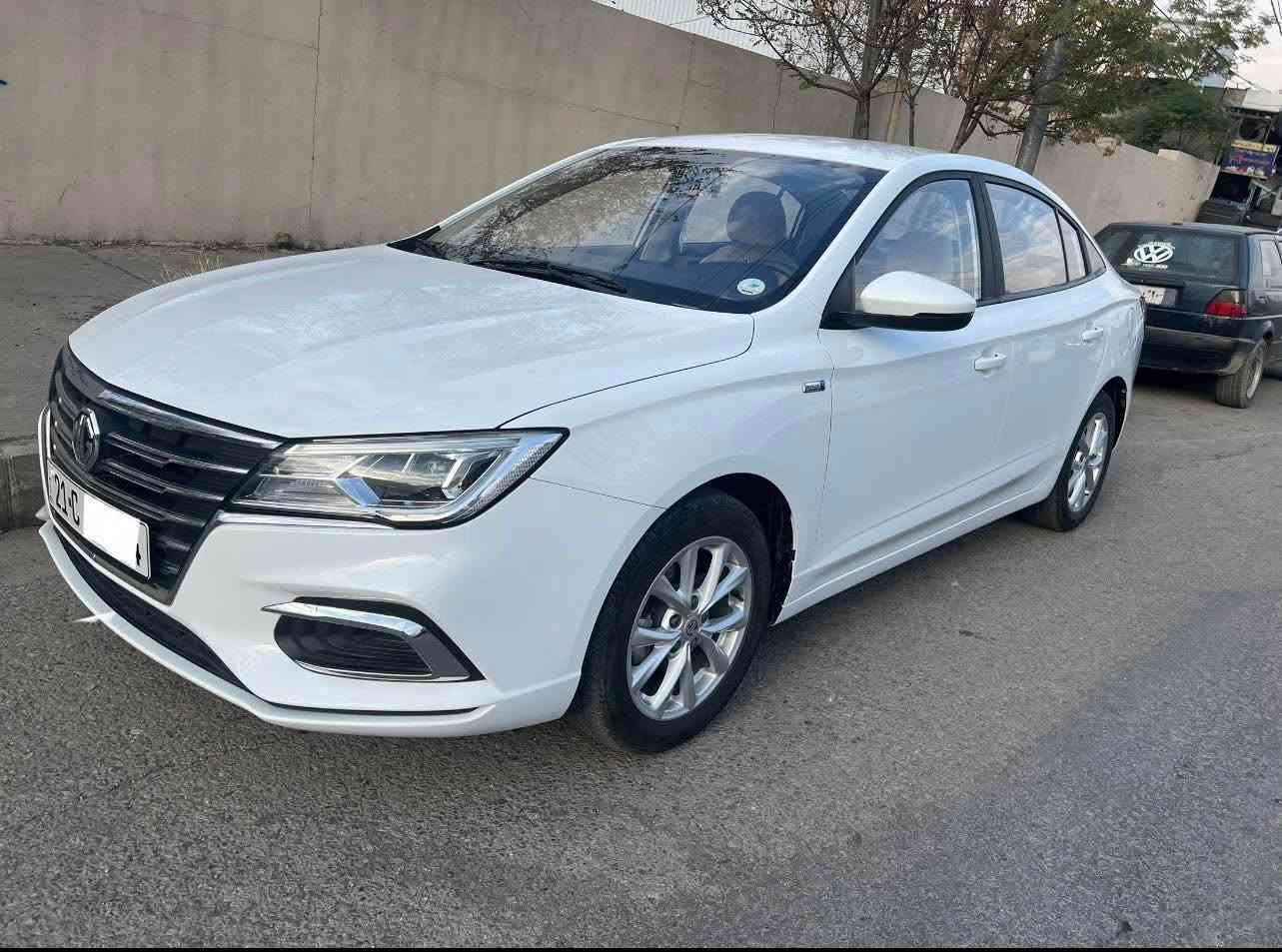 Mg 5   
2025 
Standart plas 
26000 km 
هیچی پێوە نیە 
***********
