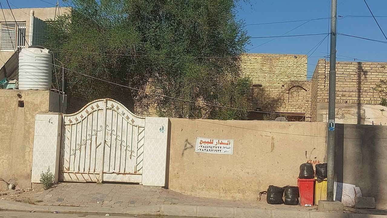 يا الله سلام عليكم
بيت للبيع مساحه ٢٠٠ واجه ١٠ نزال ٢٠ 
الموقع تجاري شارع ام علاء عله الشارع الرئيسي البيت بنيان قديم بحتساب قطعه رجأ الموشراي يعبر المنشور السعر خاص لتواصل *********** وانه خادم
