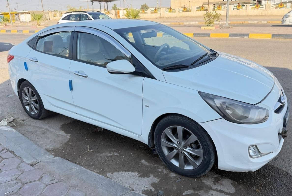 سلام عليكم
اكسنت 2011 خليجي نص فول
محرك 1600 دوش دبل قطرة 
 أربعة دسك
خمسة ويل كب 
تحكمات ستيرن 
اشاير بالمري
تدفئة 🥵 و تبريد ثلج🥶
صدر خلفي و امامي 
رقم ديالى انكليزي 
بأسمي 
السعر المطلوب 85 و بيها مجال 
مكان السيارة ديالى 
الاستفسار اتصال ع هذا الرقم 
***********
