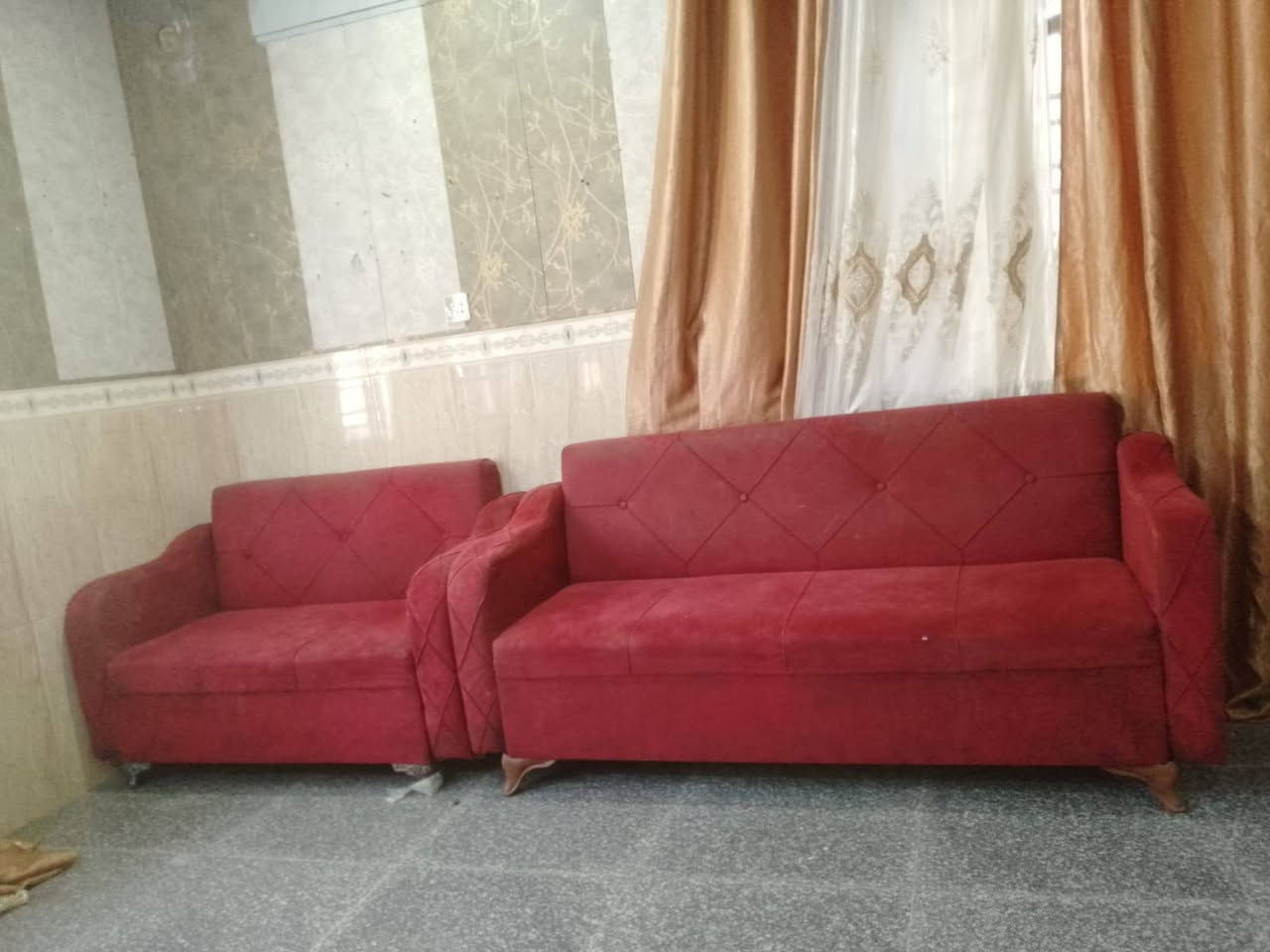 تخم عشر مقاعد نظيف جدا جدا السعر 225 جميله ساحه 55
***********
