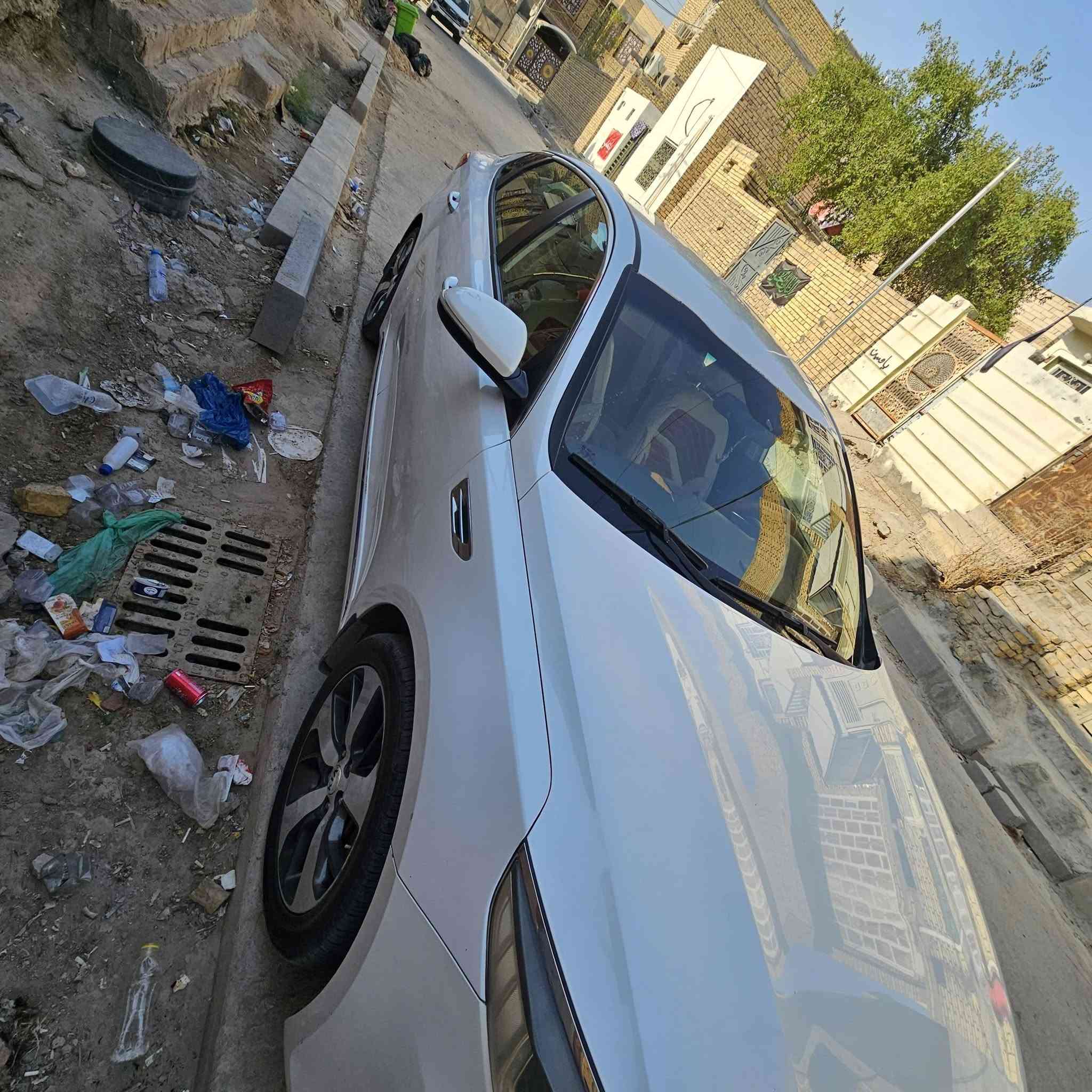 كيا اوبتيما خليجي محرك ٢٤٠٠
بيها بارد بباب السايق بدون صبغ 
ماشية ٢٣٥ الف 
السعر ١٦٥ وبيها مجال 
***********
