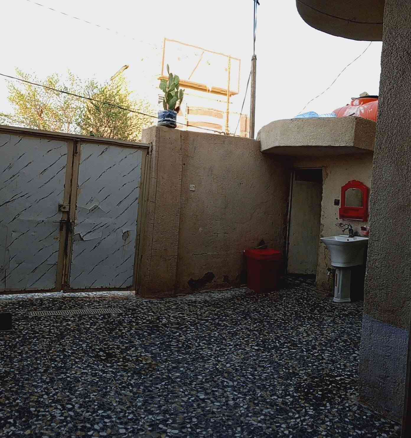 السلام عليكم بيت للبيع 🏠 بالامن الداخلي
المساحه 100 متر طابو صرف  بناء بلوك 
خدمات كامله  مدارس مستوصف قريب   
موقع امن الداخلي  منطقه 22 
السعر 85
الاستفسار اكثر اتصال ***********
