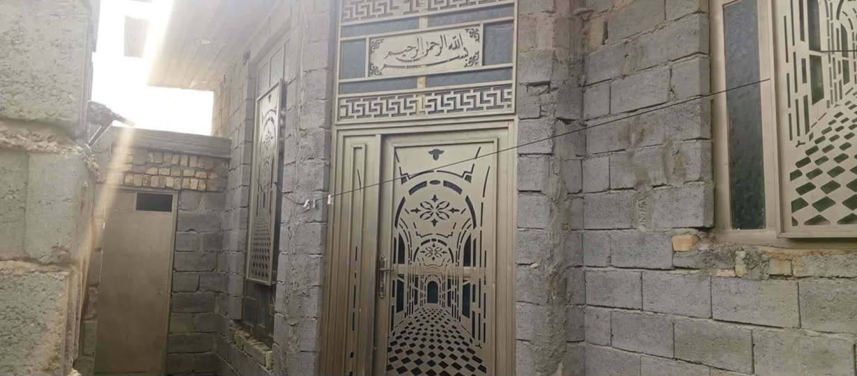 الفلوجة الازركية قريب السدة قرب جامع سعد بن معاذ
150 متر واجهة 10 نزال 15 البيت مكامل 
طابو زراعي سعرة 32 وبي مجال*********** واتساب
