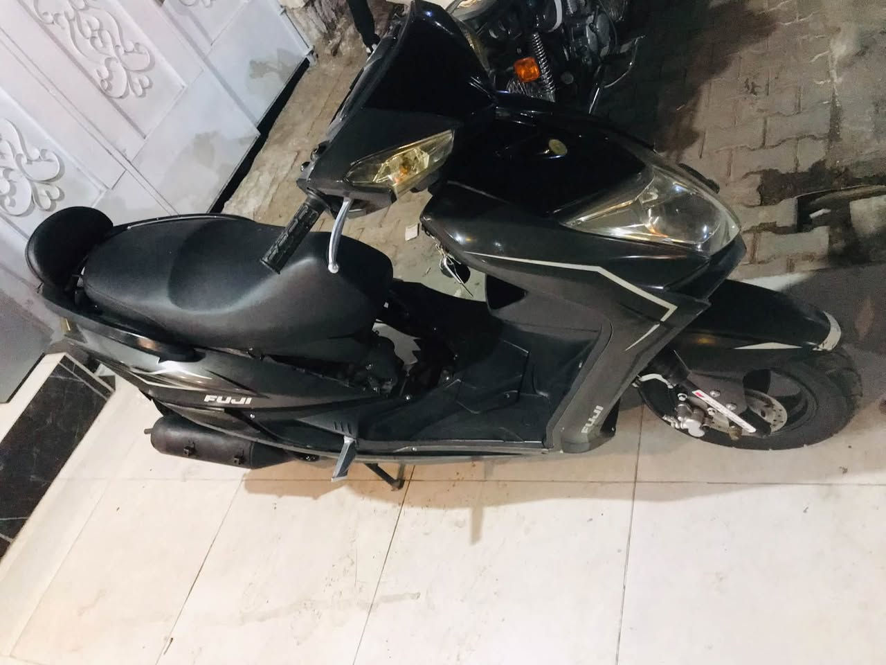 متاح سكنس يابني رمبه شرط صبانه ما مطخوخ كهربائيات كامل شغال سلف هندر كنترول تشغيل عن بعد وياله عدله تايرات جدد دراجه متروكه س 550 وبي مجال شراي تفضل خاص او تصل وتساب هم موجود 

‭***********‬
