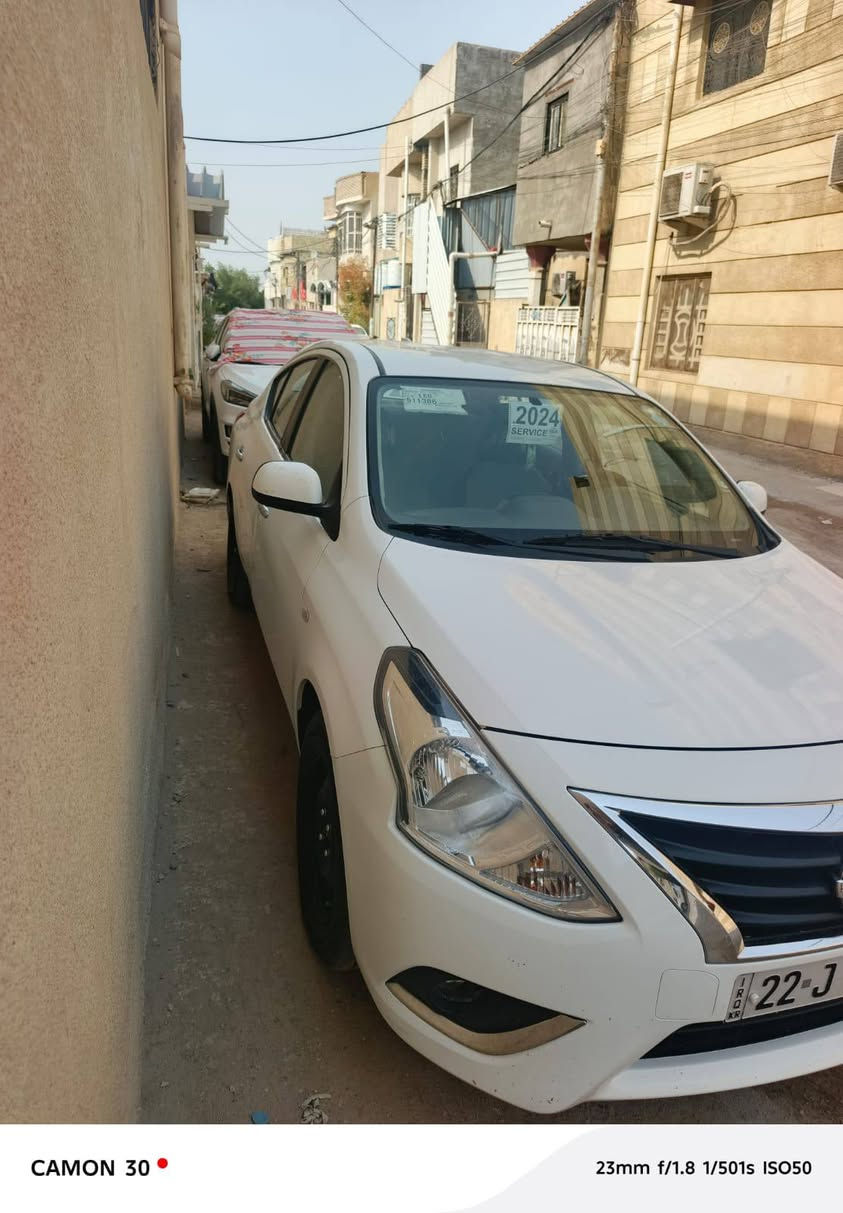 السلام عليكم
نيسان سني 

موديل 24، للبيع 

بيها بابين الصفحة اليمنة 

اثر طخت ستوتة تبديل الباببن 

تخم تاير  بلادين مع  ويالة اصلي  شرط الفحص 

دوشمة ارضية. وكشنات 

يعني دوسمة عامة 

ماشية 88 الف 

شاشة كامرة 

مواصفات النيسان معروفة 

مكان البصرة شارع الوفود 

السعر 110 وبية مجال 

الاتصال ***********
