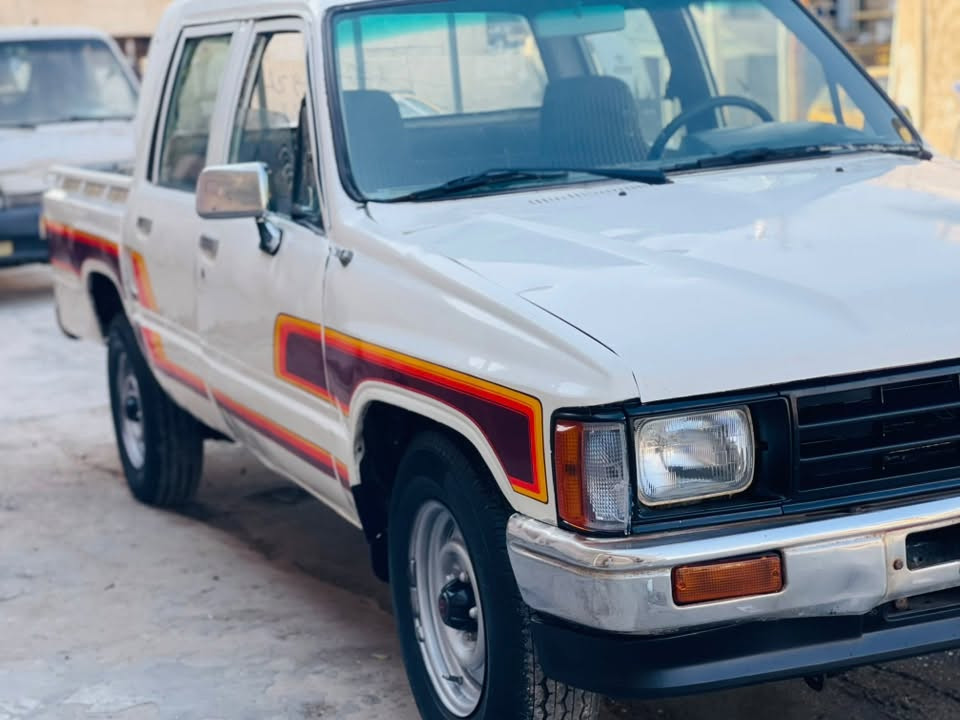 البيع بيكم تيوتا 
موديل 1988 كير مكينه مكفول
شواصي مكفوله دواخل نضيفه 
رقم بغداد شرط التحويل 
مصبوغه حزام بدون ضربه 
مكان بغداد السعر 33 وبيه مجال
رقمي ***********
