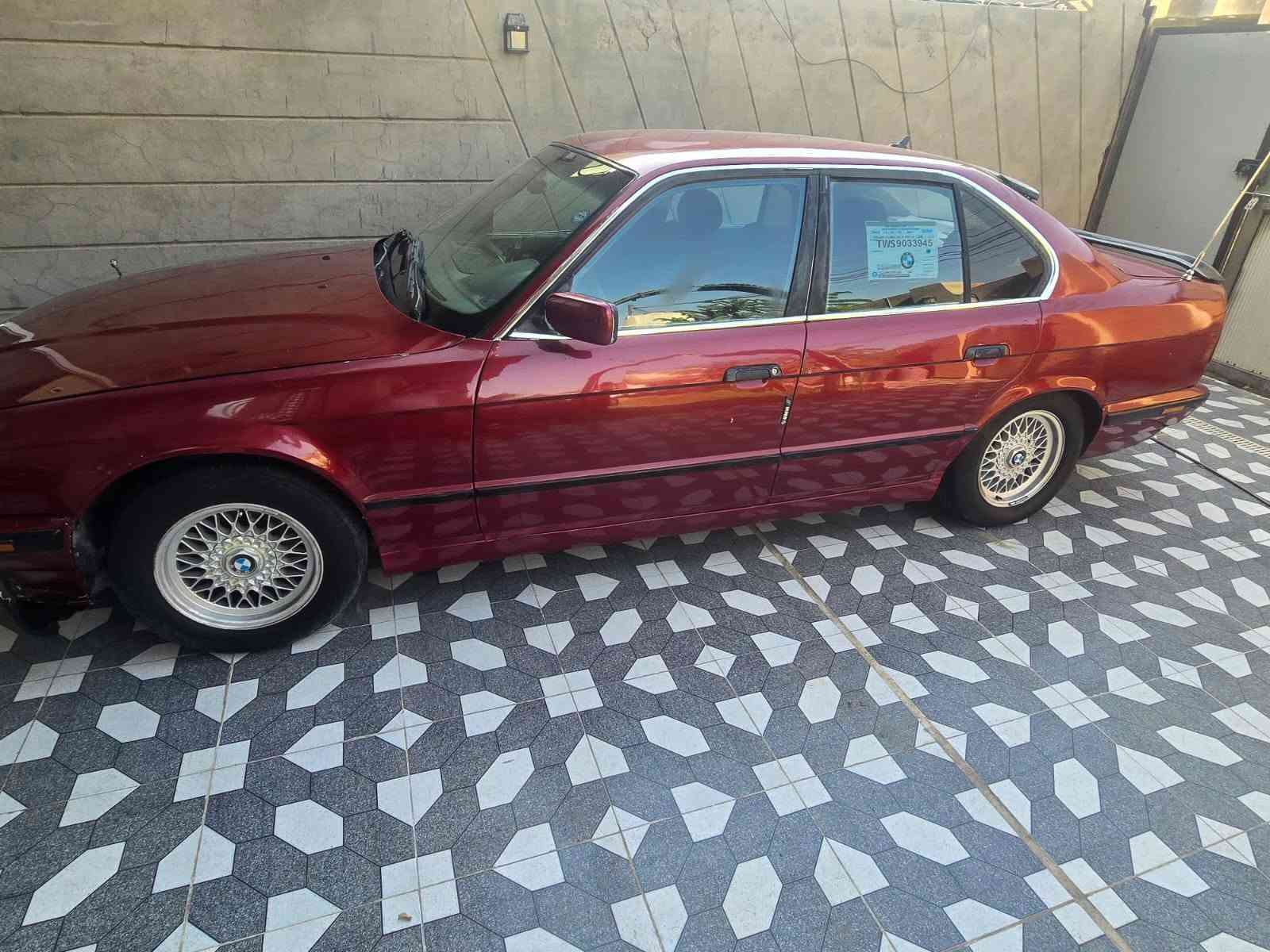 سلامو عليكم بي ام 525محرك مسكر عدل كير أو محرك نضيفات موديل 90 بسمي السياره تحويل ثاني يوم اكهربياته كله شغاله ما بيه اي نقص سياره جاهزه من كلشي داخل مدوشم كنتاره هنه والبيطاين مصروف عليه السياره ما بيه نقص برقي رقمي ***********  52 وبيه مجال الشراي
