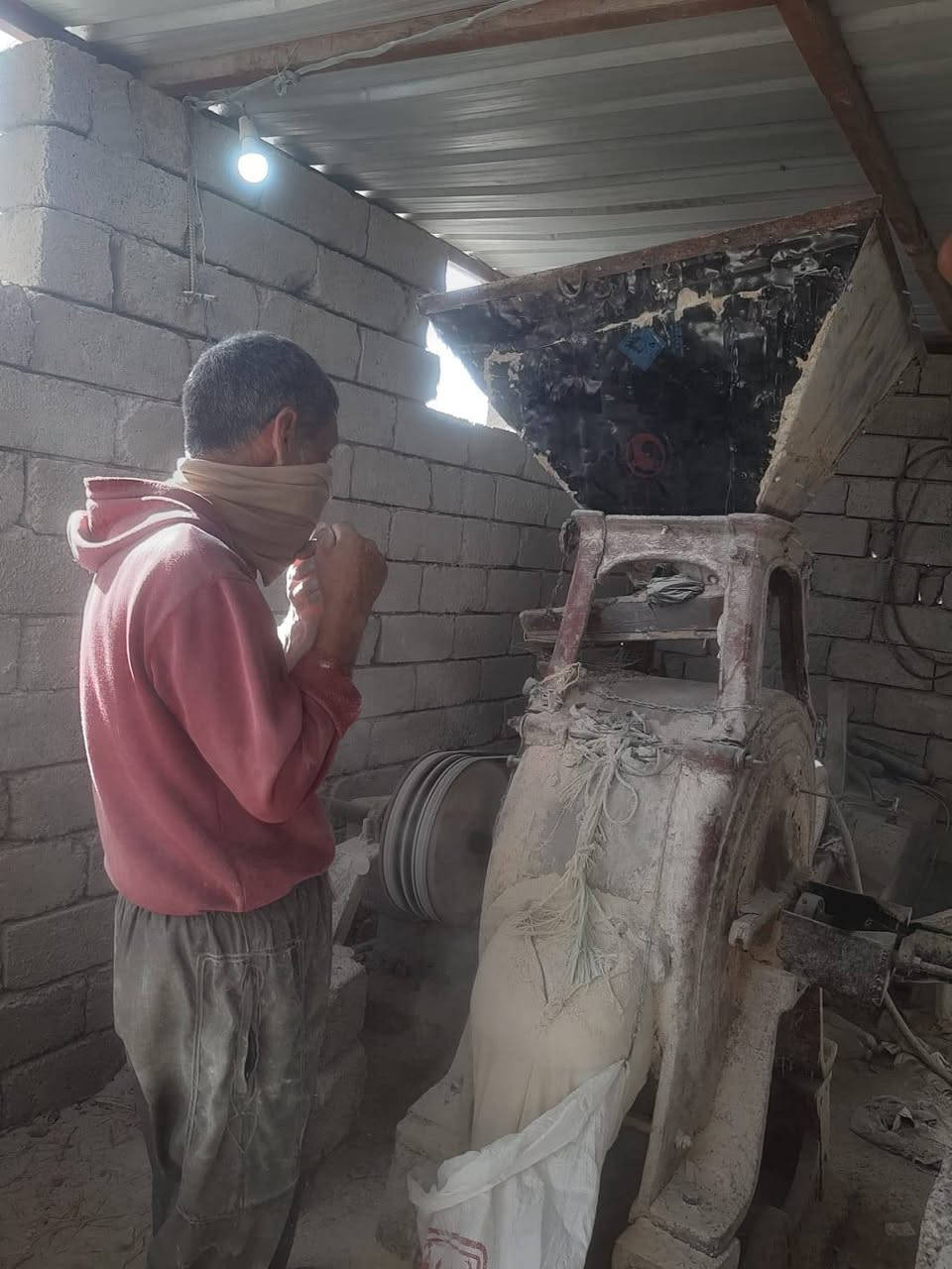 مطحنت السفينه خبره اكثر من ٥٠ سنه تاريخ 
شغل رقم واحد كبل على خبز 🍞 حته سره ماعندو كبل تروح تطحن وترجع 
لاكي من يدك الحلوه انسان بسيط تكدر تدعمو اب لاكي او تعليق تم  وحياكم الله 
#نينوى #العراق #بغداد #الموصل #اليابان #اللهيبي #نينوى #الفلوجه #العراق
