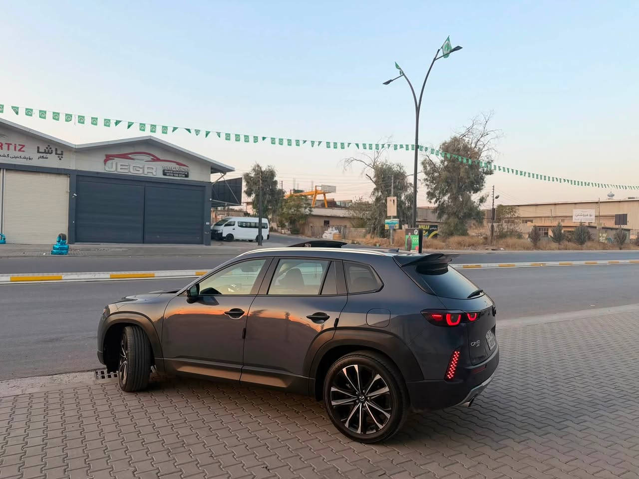 لەسەر ئیزنی ئەدمین

Mazda CX50 premium plus turbo 1/1 2024
بۆ فرۆشتن 

فول مواسەفات ٢٠٢٤ی تۆڕبۆ پریمیەم پڵەس
٣٦٠ کامێرا
پانۆراما
٣٦٠ ڕادار
حاسە پێشوو دواوە
کوشن کامل جلد میمۆری خەزن سارد گەرم
کوشنی دواوە گەرم
تەبرید مەرکەزی
ئۆتۆ پایلۆت
سوکان شەفت  
٤ مۆدی لێخوڕین
ئۆتۆ ستارت ستۆپ
سیستەمی ئەندرۆید و وایەرلیس کار پلەی
ویل ٢٠ 
١٢ مکەبەرە بۆس
جێ شەحنی مۆبایل (وایەرلێس چارجەر)
لایت عەدەسە و لید و موتەحەرک drl & afs
بەگلایت دەبڵ لید 
ئاوێنە شەفت لەگەڵ بەگ دا ئەبەزێ
ئاوێنە هیتەر و دژە فوول و ئەخەوێ لایتەکانی
دوو بەسمە بیلادی لەگەڵە
سەنەوی تازەیە تەحویل و غرامە بە شەرت
باڵی دەبڵ سپۆیلەر
لید دەعامی دواو و بلاجکتۆر پێشەوە سکوپی دەعامی پێشەوە تریشەی جام کامل
جوانکاری بۆ مازدای سی ئێکس پەنجا هەبێ بۆی کراوە

تەنها یەک پارچە بۆیاخە بێ ناوگرتن بەشەرتی فەحس
ئێرباگ سوکان تەقیوە و بیلادی دانراوە
گێرو مەکینە بەشەرت
٢٠ هەزار مایل ڕۆشتووە
تاقمێک تایەی  نوێی بۆ بەستراوە
سەیارەکە ماڵی دۆستە بێ مەسرەفە  بە هەموو شەرتێک ئەیفرۆشم دینارێک مەسرەفی نیە
کامل جوانکاری بۆ کراوە
هەموو گیانی بیلادیە لەسەر دەقی شەریکە
ماوەتەوە

بۆ پەیوەندی و زانینی نرخ
***********
