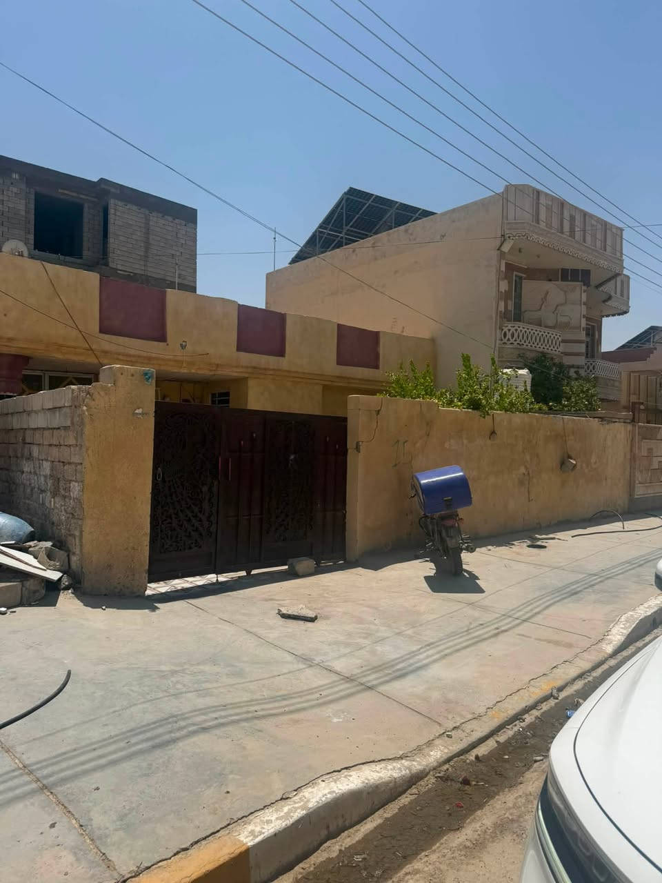 السلام وعليكم

دار للبيع كنعان حي الخضراء شارع المستوصف 
مجاور صلاح ذبان 
جنس العقار / طابو ملك صرف سند مستقل 
المساحه/ 240 متر 
السعر 115وقابل للتفاوض

***********
***********
او مراجعة مكتب غزوان للاستثمار العقاري 
كنعان شارع الشركة
