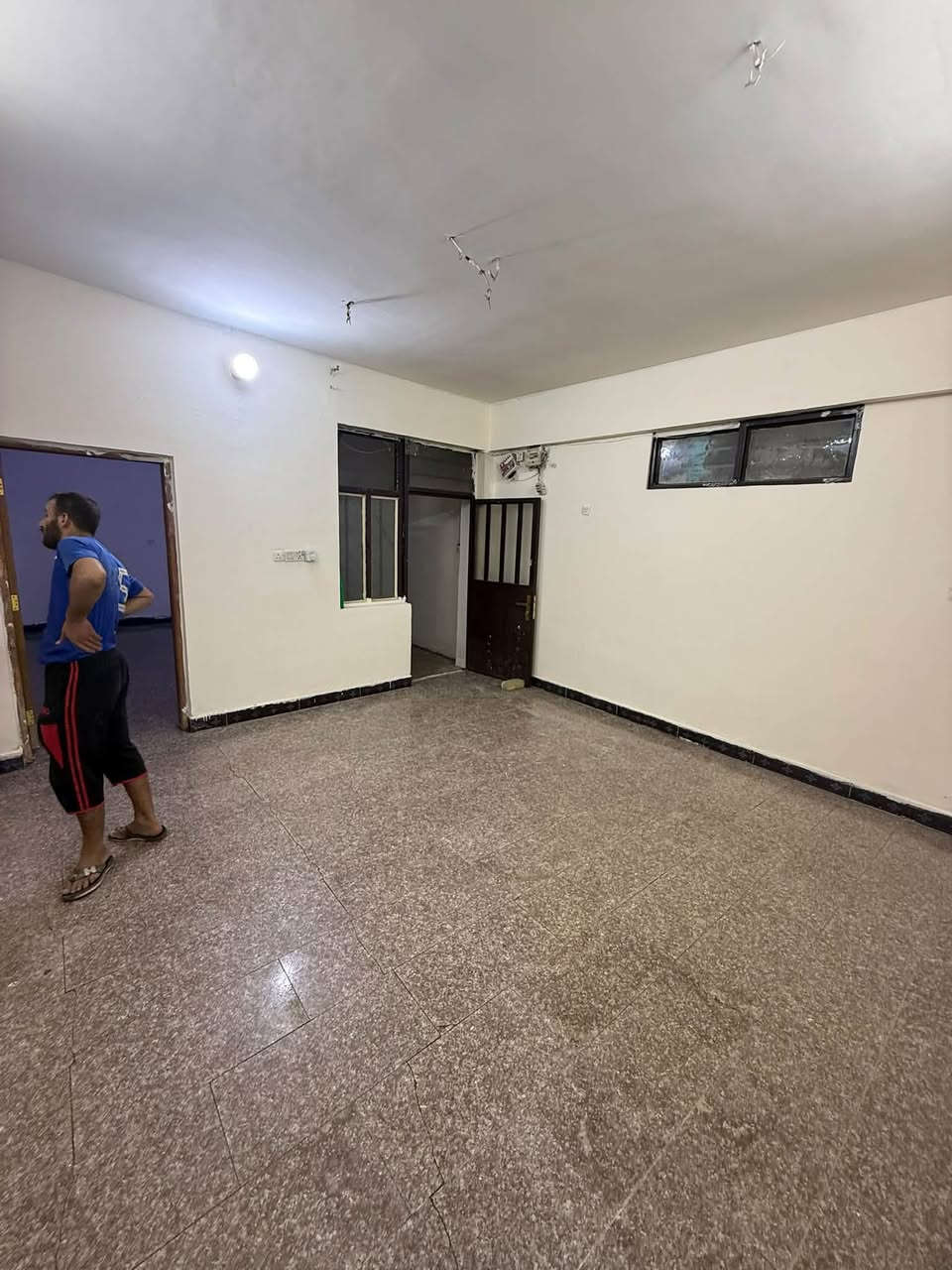 شقه  طابق ارضي للايجار
تحتوي على 
2 غرف نوم ▪️صاله 🔸مطبخ ▪️خدمات
📍موقع الشقه / الاعظميه شارع الضباط خلف جامع العساف 

ايجاره /550 الف
             للاستفسار اكثر 

***********
