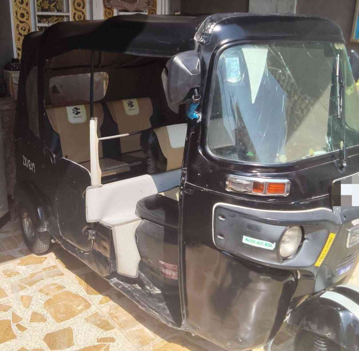 ٢٠١٦
رقم وسنوية بغداد رقم انكليزي 
المكينة ٢٠
كير اكسن كلة شركة امرجعة
البدي غير مكفول 
تخم تاير 
الكهربائيات كلها شغالة 
اكلجات 
قمجيات كلها يعني امسوي عليها صيانة عامة 
راعيها ايريد تحويل 
قفلها ٥ ملايين لا اتراسلني مكلف بالنشر 
 اتواصل وي راعيها هذا رقمة ***********
[ مكان ميسان مركز المدينة
