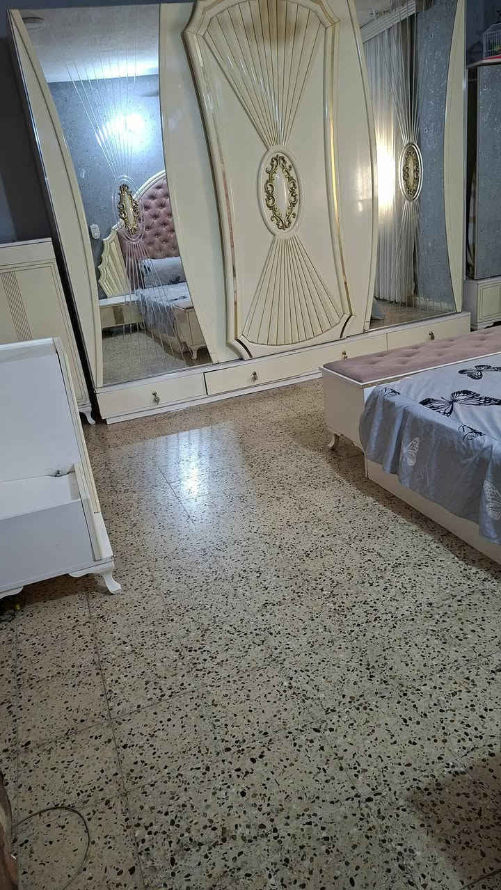 غرفه للبيع بسعر حلو اليحب يتصل على هذا الرقم ***********
