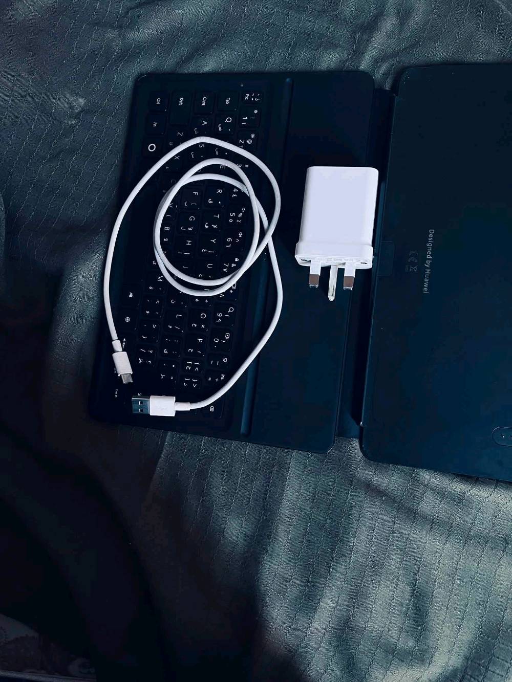 Huawei MatePad 11.5 (2025) 📱
🖥️ الشاشة: 11.5 إنچ
🔥 الدقة: 2456 × 1600 (2.5K)
⚡ التحديث: 120Hz
🧠 المعالج: Kirin T82B ثماني النواة
💾 الرام: 8GB
💽 التخزين: 256GB
🔋 البطارية: 10,100mAh (السعة الاسمية 10,000mAh)
⚡ الشحن: 40W SuperCharge
📸 الكاميرا الخلفية: 13MP
🤳 الكاميرا الأمامية: 8MP
🔊 4 سماعات مع Huawei Histen
📶 Wi-Fi 6 + Bluetooth 5.2
🔌 USB-C
⚙️ النظام: HarmonyOS 4.3
⚖️ الوزن: تقريبًا 515 غرام
📏 السمك: 6.1mm
🎨 هيكل معدني
✍️ يدعم قلم Huawei والكيبورد الذكي
السعر 500وبي مجال 
90فريم بوبجي 
بغداد