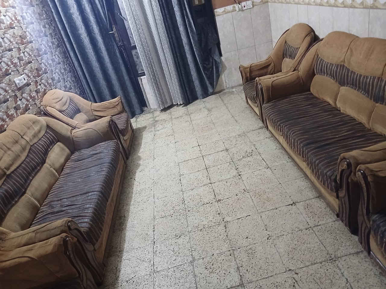قنفات ١٠ مقاعد مستعمله مع تلبيسه للبيع 
*********** بغداد
