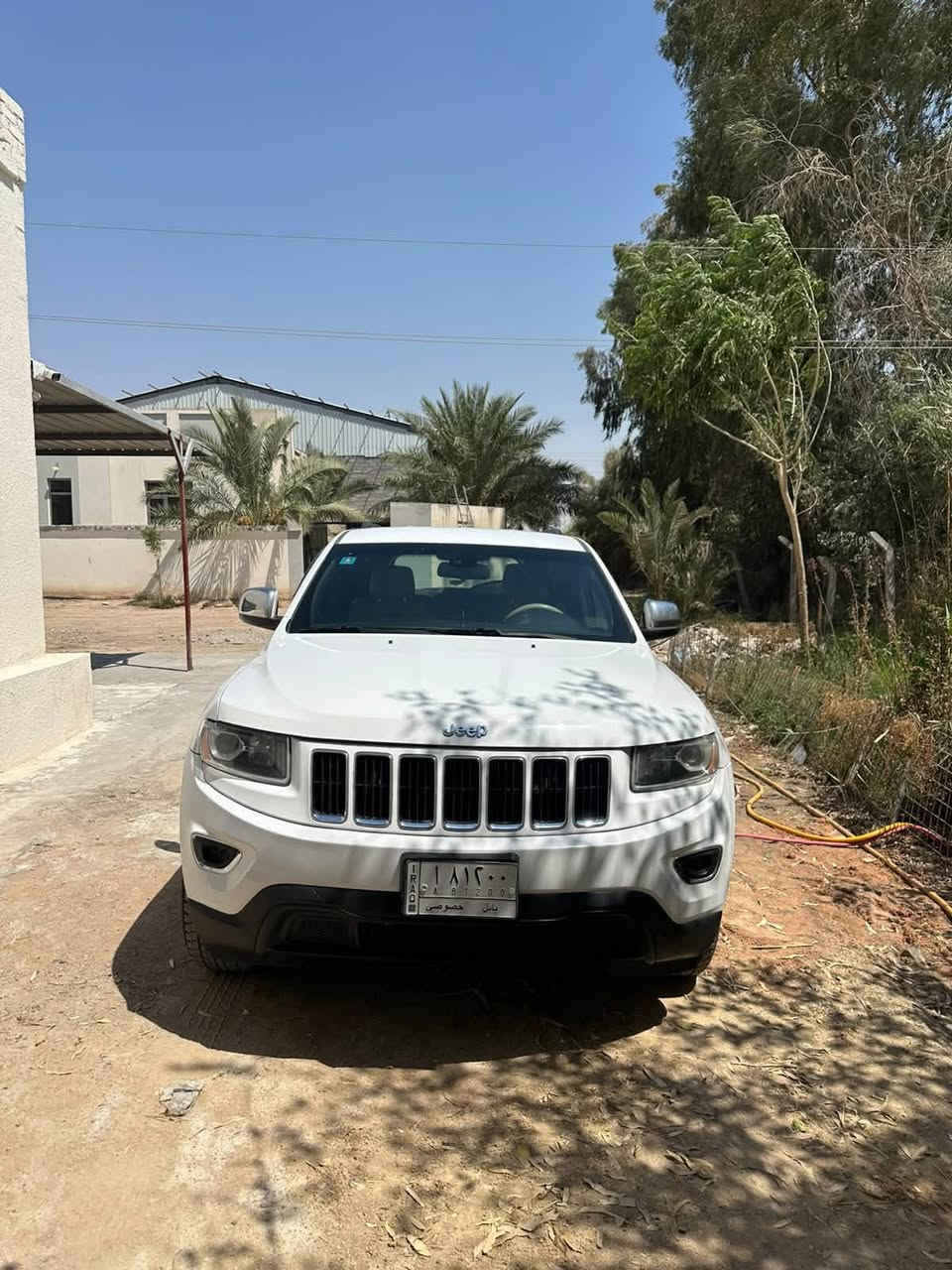 جيب لاريدو  2016 ما ناقصهة اي شي 
بيهة صبغ البيبان جهة الصدر والجاملغ الخلفي جهة الصدر 
السعر 160 وبيهة مجال  للامانه السياره كاعده ونصبتهة حلوه ‭***********‬
