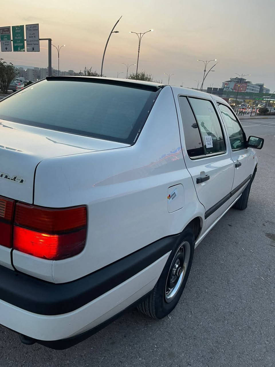 ✨ كولف فينتو (Golf Vento) ✨  
​• الموديل: 1993
• الصبغ: بدون صبغ
• المحرك والجير: بشرط بدون أي مشاكل (كفالة)
• الكير: عادي
• المواصفات: بصمة
• الكوشن الداخلي: نظيف جداً بحالة الشركة (بدون تشقق أو ثقوب)
• المصاريف: ما تحتاج ولا دينار مصارف، السيارة نظيفة جداً ومحافظ عليها
• الجامات: عادي (يدوي)
• الإطارات: جديدة
• الدعاميات: بشرط من الدعامية للدعامية (كفالة)
• الكهربائيات: مضبوطة 100%
• التبريد: تدفئة فقط شغال
• السنوية: جديدة 2030
• الحالة: السيارة بحالة ممتازة جداً ومحافظ عليها
• الرقم: سليمانية
• المكان: سليمانية - قريب من فاملي مول  
​💰 السعر: 39 ورقة (وبيها مجال بسيط)  
​☎️ للاتصال:
***********
***********
*********** السليمانية, العراق

