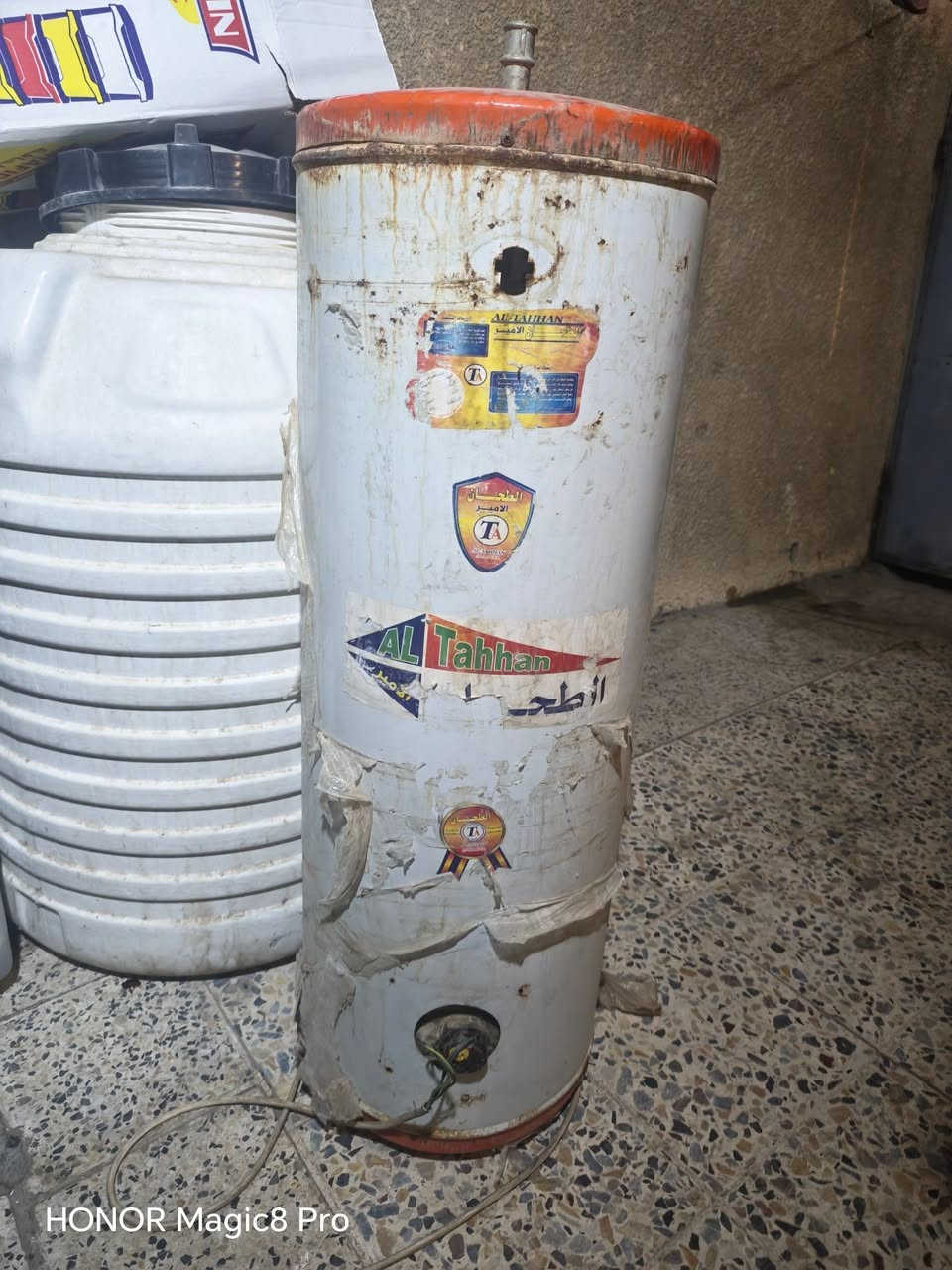 گيزر • ٩٠ لتر • نضيف