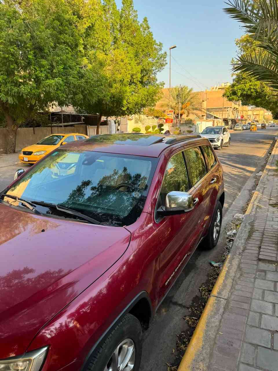 السلام عليكم
للبيع جيب گراند شيروكي خليجي وكالة  موديل 2014 
فول مواصفات تبريد تدفئ كشنات 
بنوراما استيرن كهرباء ليد امامي خلفي 
جنطة كهرباء لايت عدسة داخل بيجي
شاشة SRT 
سيارة استخدام شخصي ماشية 150 k
بيها طخة بلجاملخ الامامي فقط ومصبوغ ع گدة 
مكان السيارة الدورة 
السعر (175$) 
رقم الهاتف ***********
