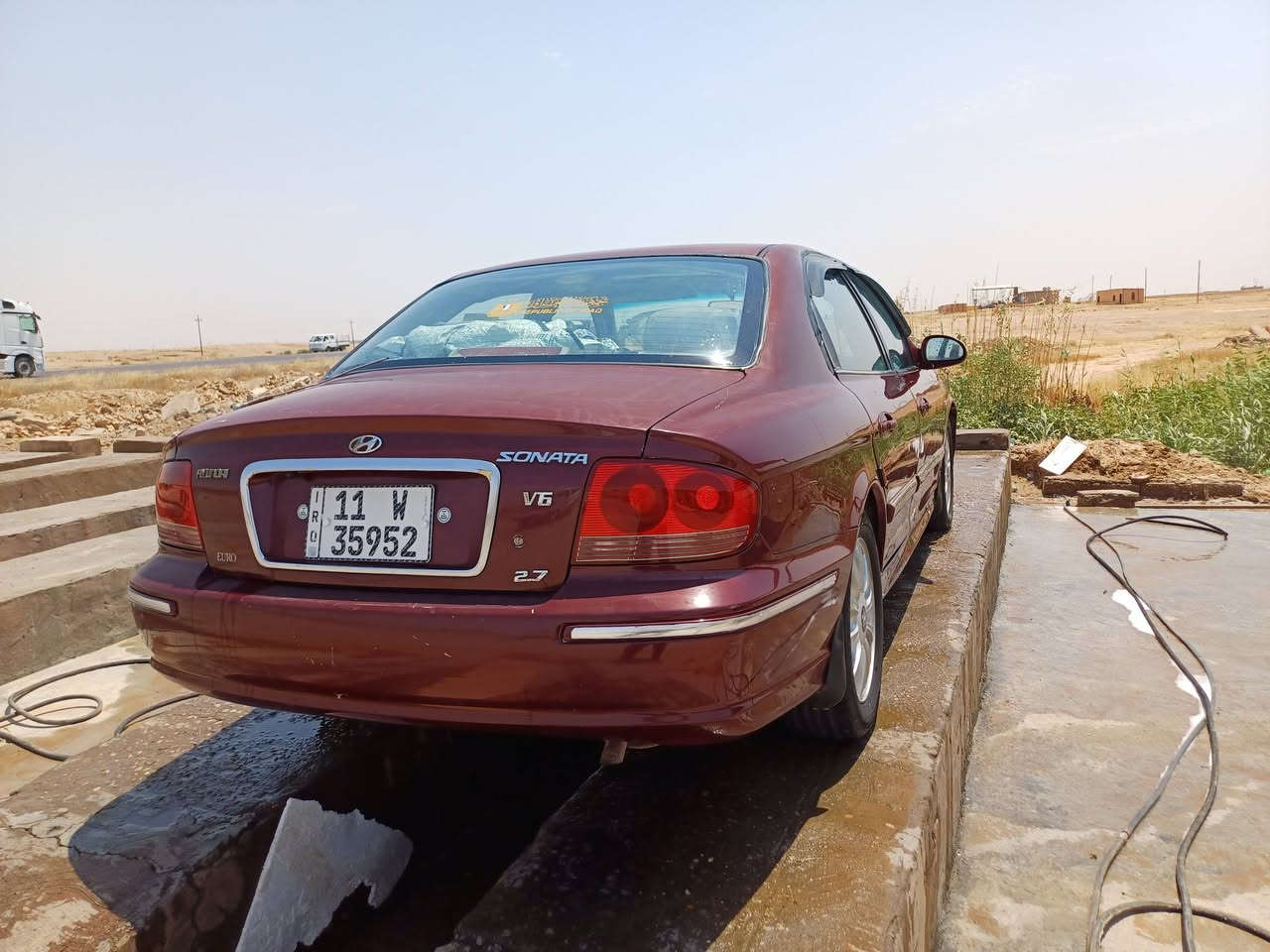 سلام عليكم 
سياره سوناتا لل بيع 
موديل 2005 
محرك 6 سلندر 
لون ماروني السياره مصبوغه عام وهسه جارده 
حادثها بل جنطه 
كير اوتماتيك 
الكشنات نص جلد ونص قماش 
بيها شاشه وبيها لايتات زينون اماميه وفتحة سقف 
محرك 2.7 
ماشيه 193 الف 
ارضيه مدوشمه
الاستفسار 
***********
