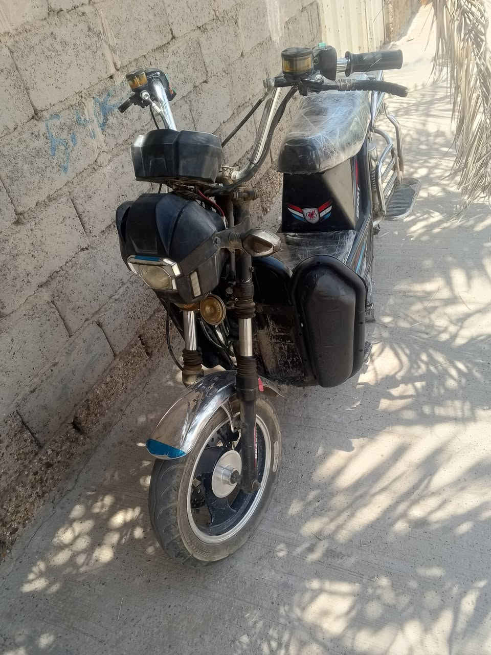 ✔️ بطاريات نص عمر
✔️ لايت أمامي شغال
✔️ هورن شغال
✔️ شاحنه صليه
✔️شرط لفحص 
✔️ بريكات شغالة
✨ ***********

 مكاني شهداء 
💰 السعر: 275  وبي مجال
