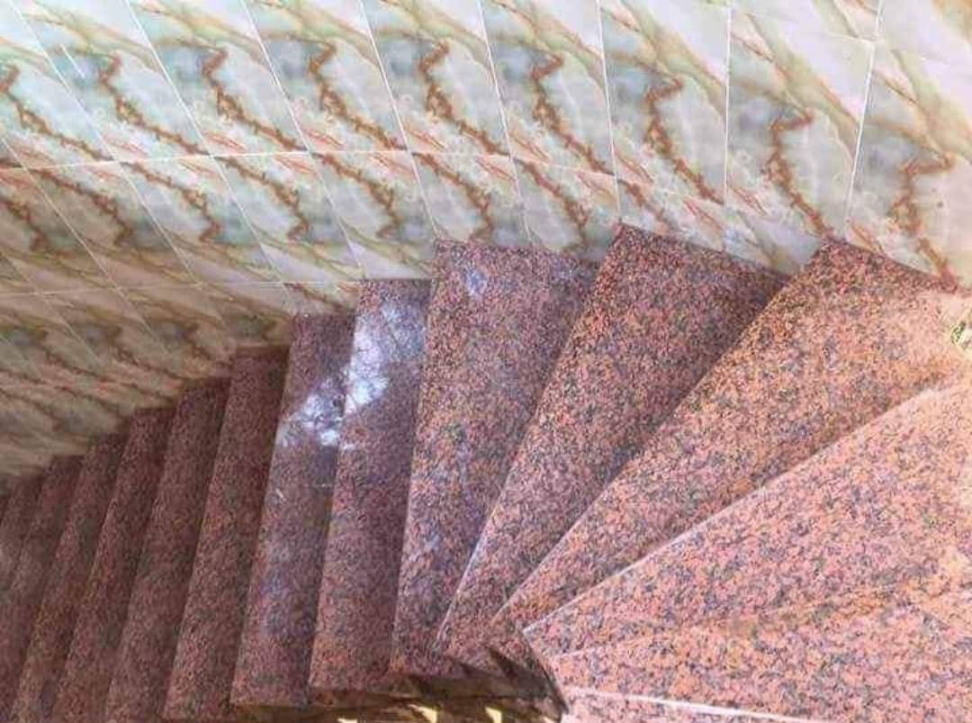 ميسان • تبليط • ارضيات وجدران