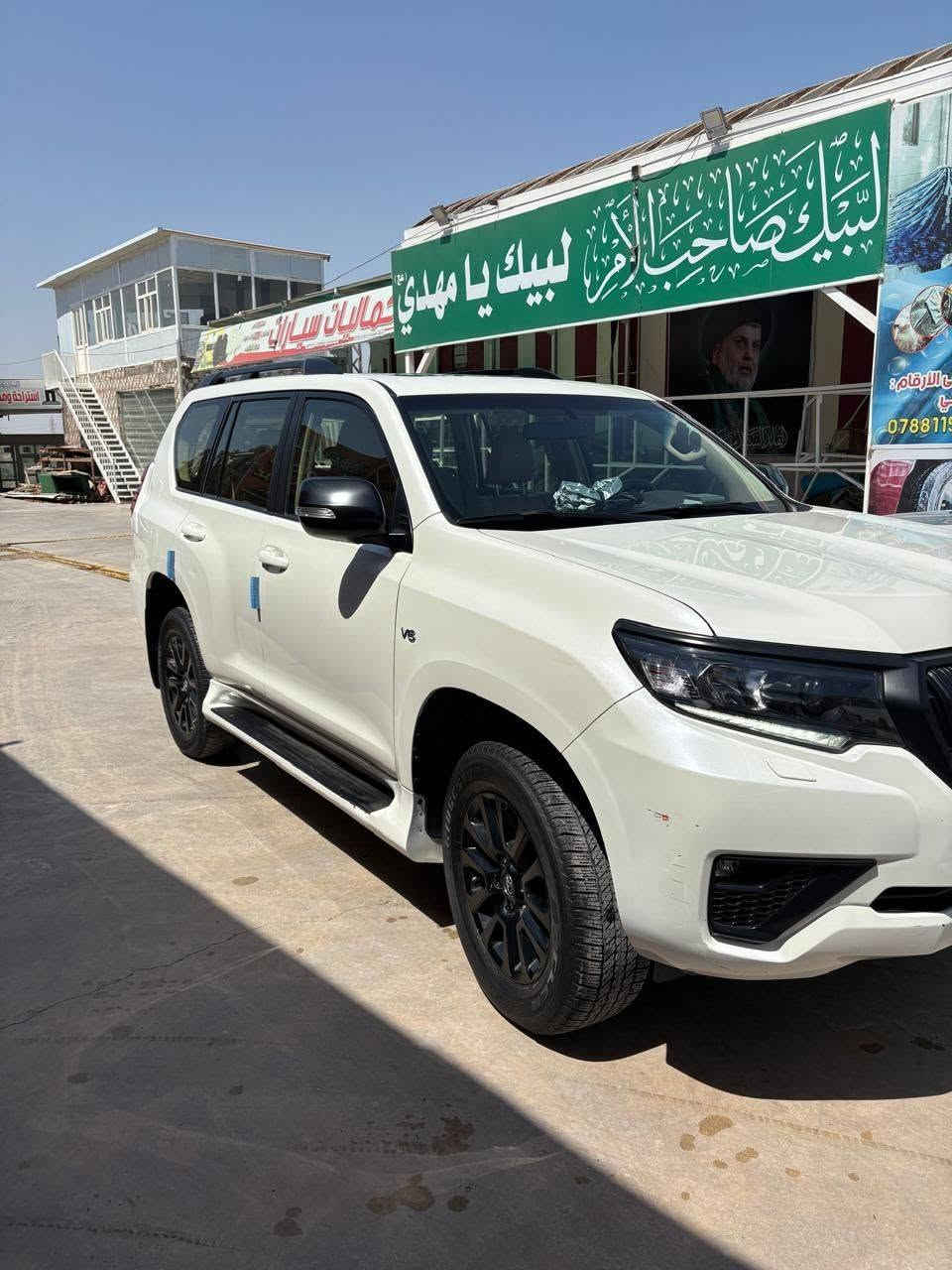 سلام عليكم برادو موديل 2023  سيارة جديدة ونظيفة رقم أربيل بأسمي هزه وفحص بعده جديد سيارة ماشية تقريباً 80 الف فئة Txs تتضمن فتحة سقف ثلاجه دبل تانكي بانزين شاحن لاسلكي  وبعد باقي المواصفات Txs المعروفه مال شركة ساز مكان سيارة محافظة الديوانية ورقم التواصل مع صاحب السيارة *********** علماً سيارة مكفولة كفالة عامة ماعدا كم صدعه بسيطه جدآ

