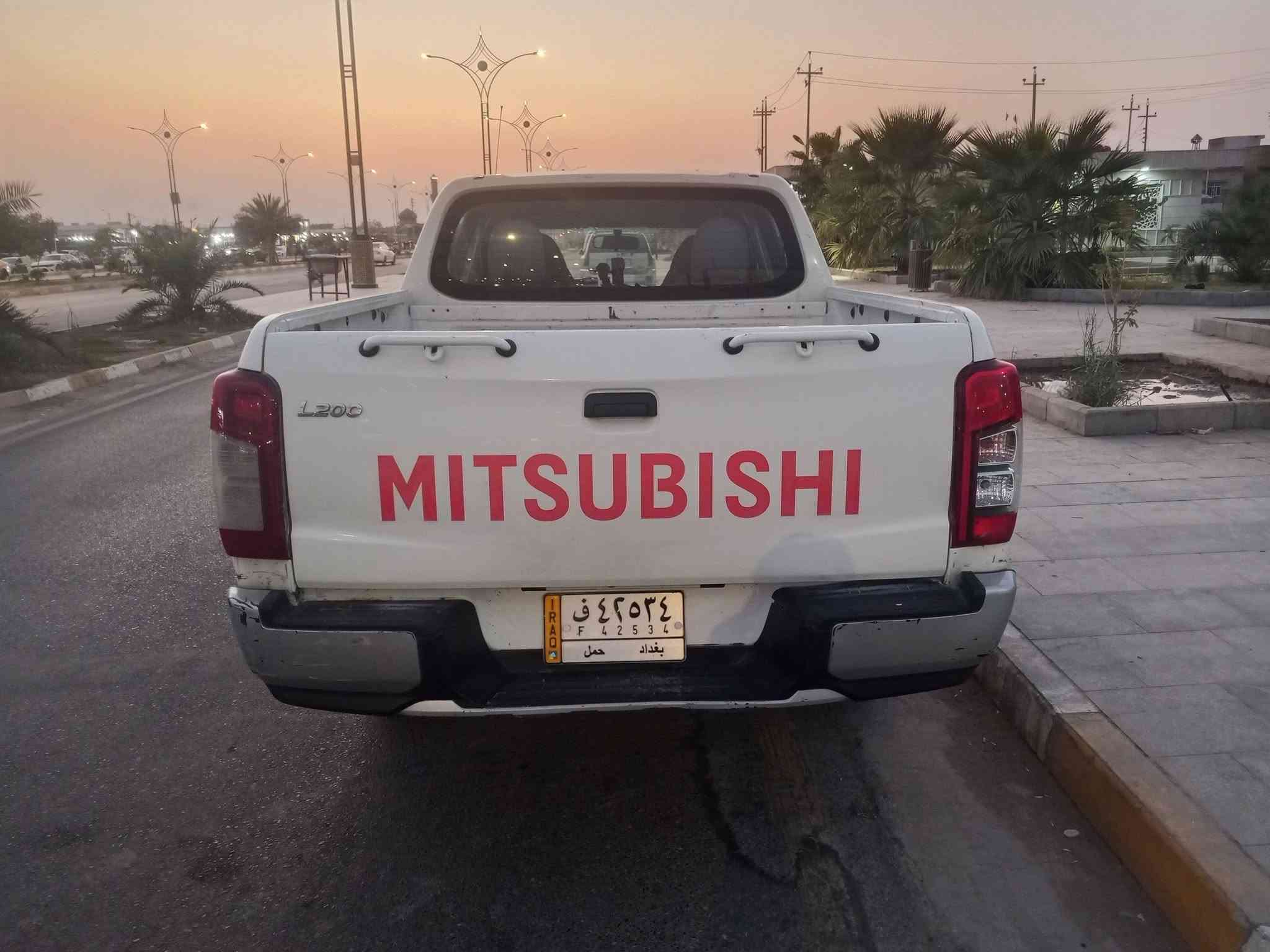 بيكم متسيبوشي 
رقم بغداد 
مطلوبه لمصرف استقطاع مباشر 
دفع رباعي عالي 
تبريد ثلج
بيها طخات بالجانبين بسيطه 
تبديل بنيد ودعاميه 
تخم تايرات جدد
مكينه وكير نظيفات 
دواخل نظيفه 
***********
مكان السياره سماوة
السعر ١٣٠ وبيها مجال

