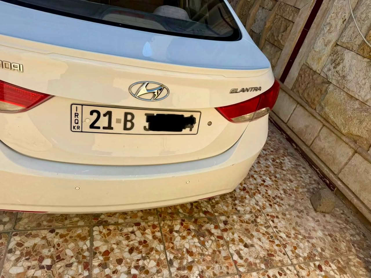 السلام عليكم النترا 2013 خليجي فول موصفات مكفولة عدا شوية صبغ بل حافة مال بنيد موضحة بل صور بدون دواخل بدون كلشي السيارة جاهزة وخير من الله موصفات فتحة شاشة كبيرة كامرة خلفية داخل صاج تحكمات ستيرن وباقي الموصفات المعروفة السعر ١٠٠ وبيها مجال حك الجية المكان بغداد السيدية رقمي ***********
