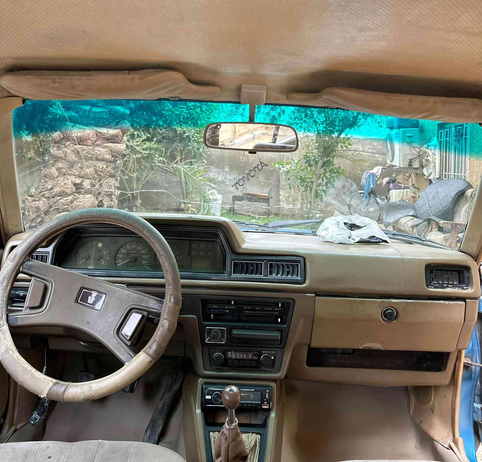 السلام عليكم
تويوتا كرونا للبيع 
لون سمائي مميز 🚙
موديل 1982 ✅
محرك 1800 كابريتر ✅
كير عادي 4 نمر ✅
كير و محرك بلاديات بشرط ✅
صدر بشرط ✅
تبريد شغال ❄️ ✅
سيارة مصبوغة عام للجمالية بدون اي حادث ✅
غرفتها نظيفة جداّ ✅
الكشنات نضاف ✅
تنته و بطاين و كاعده جدد ✅
تيرات نضاف ✅
مسجل بلوتوث و سماعات و دمام بالصندوك ✅
كهربائياتها كلها شغاله ✅
السياره وياها سويچين مال شركة 🔑 ✅
السياره رقم ديالى مميز و رقم انكليزي و السنويه لحد 31 و هزه جديده و بسمي و تحويل ثاني يوم ✅
السعر 40 ورقة و بيها مجال جداً قليل حك الجية 
مكاني ديالى / بعقوبة
 الشراي يتصل على الرقم ***********
اقره المنشور زين قبل لا تتصل
