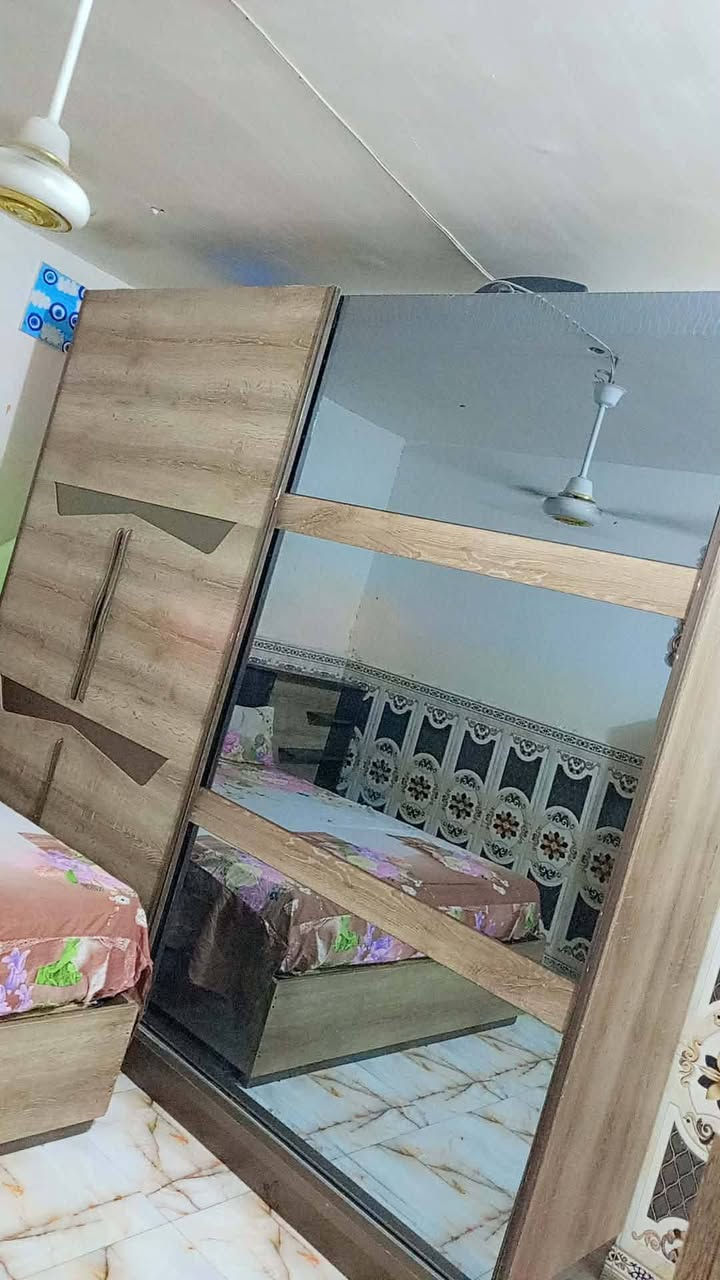للبيع ٧ قطع غرفه نوم سعر ٢٥٠ وبيه مجال ع خاص 
*********** للاستفسار 
رمادي تاميم قادسيه ثانيه قرب جامع صالح الدوحان
