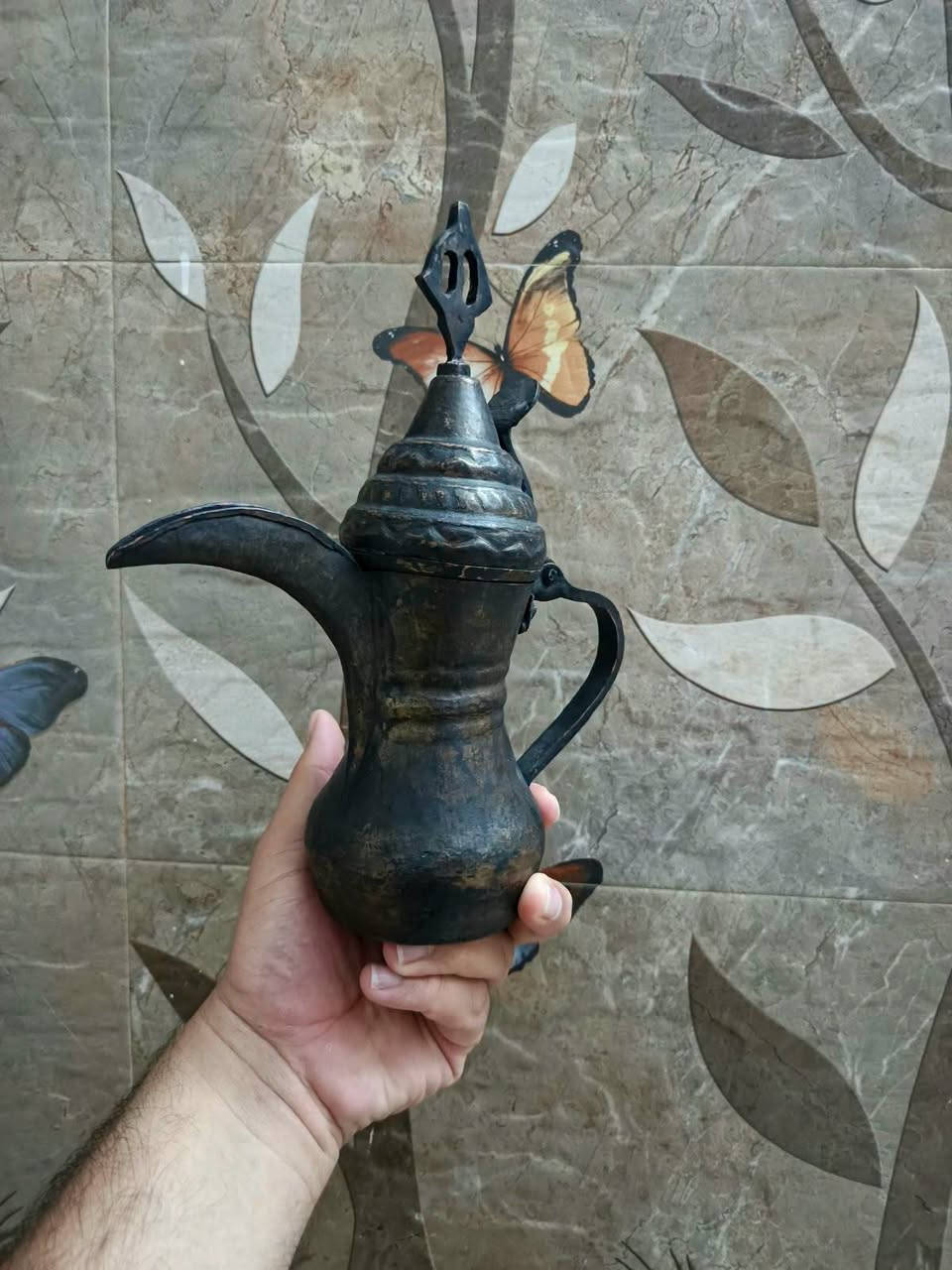 مساكم الله بالخير والبركه 🇮🇶🦋🇮🇶 
كمكم نصراني قديم جدا قياس (26)سنتم 
خالي من كل ضرر وعيوب للاستفسار خاص او الاتصال على الرقم التالي (***********)(كرار الشيخ)
