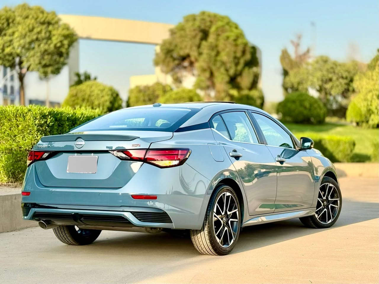 🚘 للبيع | نيسان سنترا SR+ 2025

Nissan Sentra SR+ 2025
📍 الموقع: أربيل
🔹 اللون: سمنتي
🔹 الممشى: 1,500 ميل فقط — شبه زيرو
🔹 المحرك: 2.0 لتر / 2000 CC
🔹 فول مواصفات SR+

⭐ المواصفات:

✔️ أضواء زينون
✔️ فتحة سقف
✔️ 5 كاميرات
✔️ كراسي جلد 
✔️ بصمة أبواب + تشغيل بصمة
✔️ تشغيل عن بُعد
✔️ شاشة كبيرة مع Apple CarPlay
✔️ كاميرات + حساسات + رادارات
✔️ أوضاع قيادة ECO / NORMAL / SPORT
✔️ كرسي كهربائي
✔️ والعديد من الإضافات الأخرى

🔧 حالة السيارة:

✅ بدون صبغ وبدون أيرباك
✅ حافة جاملوغ والبنيد تم تعديلها PDR
✅ توجد رصعة خفيفة بالسقف أثناء الشحن، موضحة بالصور
✅ بدون أيرباك — جميع الأيرباكات أصلية ولم تفتح

🔑 رقم الشاصي:
3N1AB8DV5SY326472

💰 السعر:

15,800$
💬 قابل للتفاوض بعد المعاينة

🔢 الترقيم:

السيارة بدون رقم
يمكن ترقيمها في أربيل / دهوك / السليمانية
💵 كلفة الرقم 1,100$ على المشتري

📍 الموقع: أربيل

📞 ***********
واتساب / اتصال / فايبر أربيل, العراق
