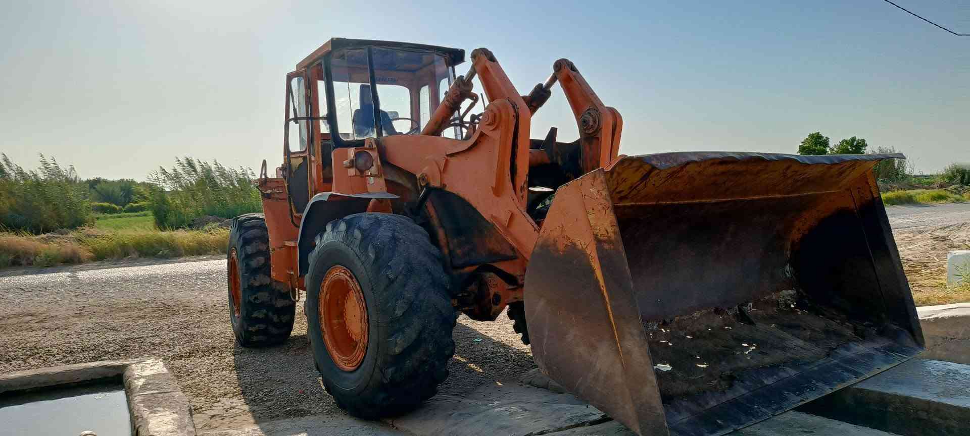 للبيع شفل فالفو حجم 80 جاهز للعمل كير ومحرك خير من الله رقم بصره اسود فحص مؤقت للتواصل ***********
