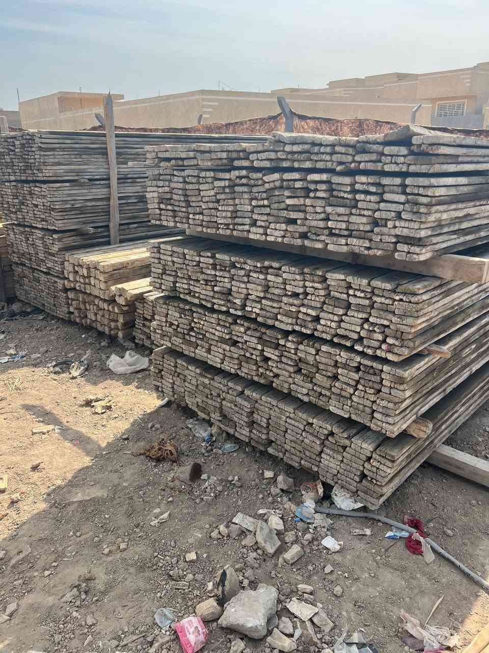 السلام عليكم خشب للبيع طوال فقط
لوح طول 4متر 640
لو طول 3 متر 4 مكاعب ونص
سير طول 3متر 84
ابيع شلع على مكعب عنوان حله اتصال ***********
