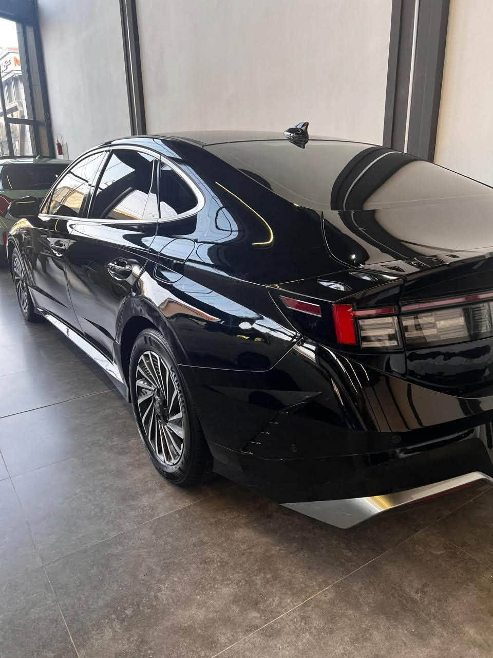 🚘 Hyundai Sonata Hybrid SEL 2025
سوناتا ٢٠٢٥ هایبرید امریکی SEL

🔹 موديل 2025
🔹 فئة SEL Hybrid
🔹 محرك 2.0L Hybrid
🔹 کیر أوتوماتيك
🔹 دفع أمامي FWD
🔹 ماشية 31,601 ميل ≈ 50,857 كم
🔹 بها تعديل بارد بالجاملخ الخلفي الأيسر
🔹 بدون أرباك
🔹 بدون صبغ
🔹 دواخل نظيفة
🔹 شاشة وسطية كبيرة
🔹 Apple CarPlay + Android Auto
🔹 شحن لاسلكي
🔹 كراسي أمامية مدفأة
🔹 مثبت سرعة ذكي
🔹 كاميرا وحساسات أمان
🔹 مكيف أوتوماتيك

📍 السيارة موجودة في دهوك

📞 للمزيد من المعلومات والصور***********-***********
