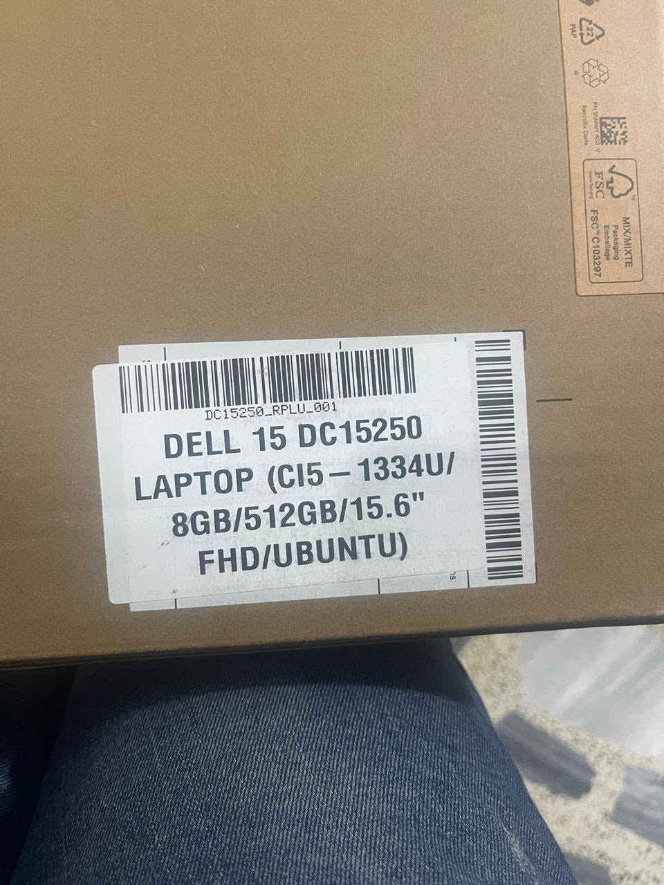 سلام عليكم مكلف بالنشر 

​💻 المواصفات العامة (General Specifications)
​اسم الجهاز والطراز: Dell 15 DC15250
​المعالج: Intel® Core™ i5-1334U (الجيل 13 - 10 أنوية / 12 خيط معالجة / تردد يصل إلى 4.60GHz)
​الذاكرة العشوائية (RAM): 8GB DDR4 (تردد 2666MHz / 3200MHz)
​سعة التخزين: 512GB M.2 PCIe NVMe SSD
​معالج الرسم (كارت الشاشة): مدمج Intel® Iris® Xe Graphics / UHD Graphics
​نظام التشغيل: Ubuntu Linux (قابل للتحويل إلى Windows 11)
​الوزن: حوالي 1.62 كجم (خفيف وسهل التنقل)
​🖥️ مميزات الشاشة (Display Features)
​الحجم: 15.6 بوصة
​الدقة: Full HD (1920 \times 1080)
​معدل التحديث: 120Hz (يوفر سلاسة فائقة أثناء التصفح والعمل)
​طلاء الشاشة: مضاد للانعكاس (Anti-Glare) لراحة العين تحت الإضاءة القوية
​التقنيات المرافقة: تقنية Dell ComfortView للحد من الضوء الأزرق الضار
​🔌 المنافذ والتوصيل (Ports & Connectivity)
​منفذ USB Type-C: USB 3.2 Gen 1 (لنقل البيانات السريع)
​منفذ USB Type-A: USB 3.2 Gen 1 (للتوصيل عالي السرعة)
​منفذ USB Type-A: USB 2.0 (للملحقات مثل الماوس أو الكيبورد)
​منفذ HDMI: HDMI 1.4 (لتوصيل اللابتوب بشاشة خارجية أو تلفاز)
​منفذ الصوت: 3.5mm Combo Headset Jack (للسماعات والميكروفون)
​الاتصال اللاسلكي: Wi-Fi + Bluetooth
​🛠️ السلوتات وإمكانية الترقية (Slots & Upgrades)
​سلوتات الـ RAM: يحتوي على منفذين (2 SODIMM Slots)، مما يسمح بإضافة شريحة رام أخرى (مثلاً إضافة 8GB لتصبح 16GB لتفعيل Dual Channel وزيادة كفاءة الجهاز).
​سلوت التخزين: منفذ M.2 NVMe SSD (يمكن استبدال وحدة التخزين الحالية بسعة أكبر مثل 1TB أو 2TB مستقبلاً).
​منفذ بطاقة الذاكرة: قارئ كروت SD (Full-size SD 3.0 Card Reader).

السعر 750 الف 
الاتصال *********** 
لابتوب جديد وباكيت ما مفتوح
صاحب لابتوب متواجد في الغزالية
