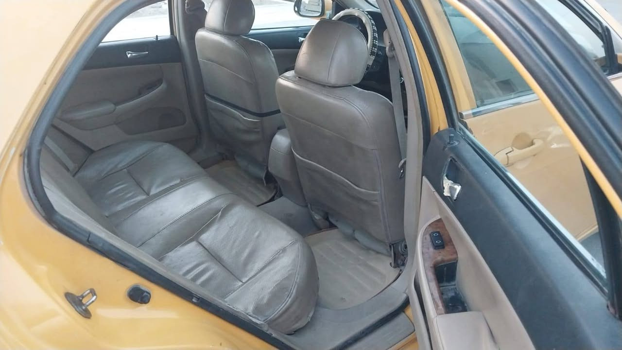 السلام عليكم للبيع byd /2011/f6
السياره مكفوله بدون ايرباكات ماعدا طخات وخياسات بسيطه السياره فول فتحه تحكمات ستيرن كشنات جلد كهربائيات شغاله تبريد شغال باسمي السياره تحويل مباشر رقم ذي قار الدولي  وسنويه لل31 سعر السياره 32 ورقه عنوان ناصريه مركز ***********
