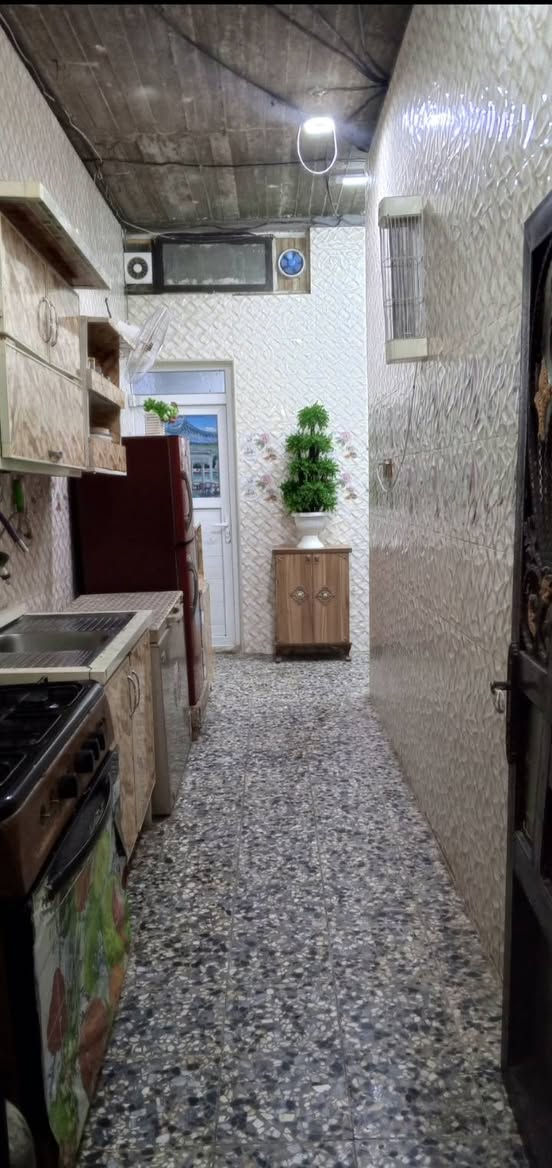 السلام عليكم بيت للبيع نجف حي النداء قرب شارع الكفيل أو المدرسة الورديه 50متر طابقين ونضيف الطابق الأول صاله واستقبال ومطبخ علا طول الممر وصحيات اما الطابق الثاني يتكون من غرفتين اكبار ومكشوفه السعر 46وبي مجال للاستفسار ***********
